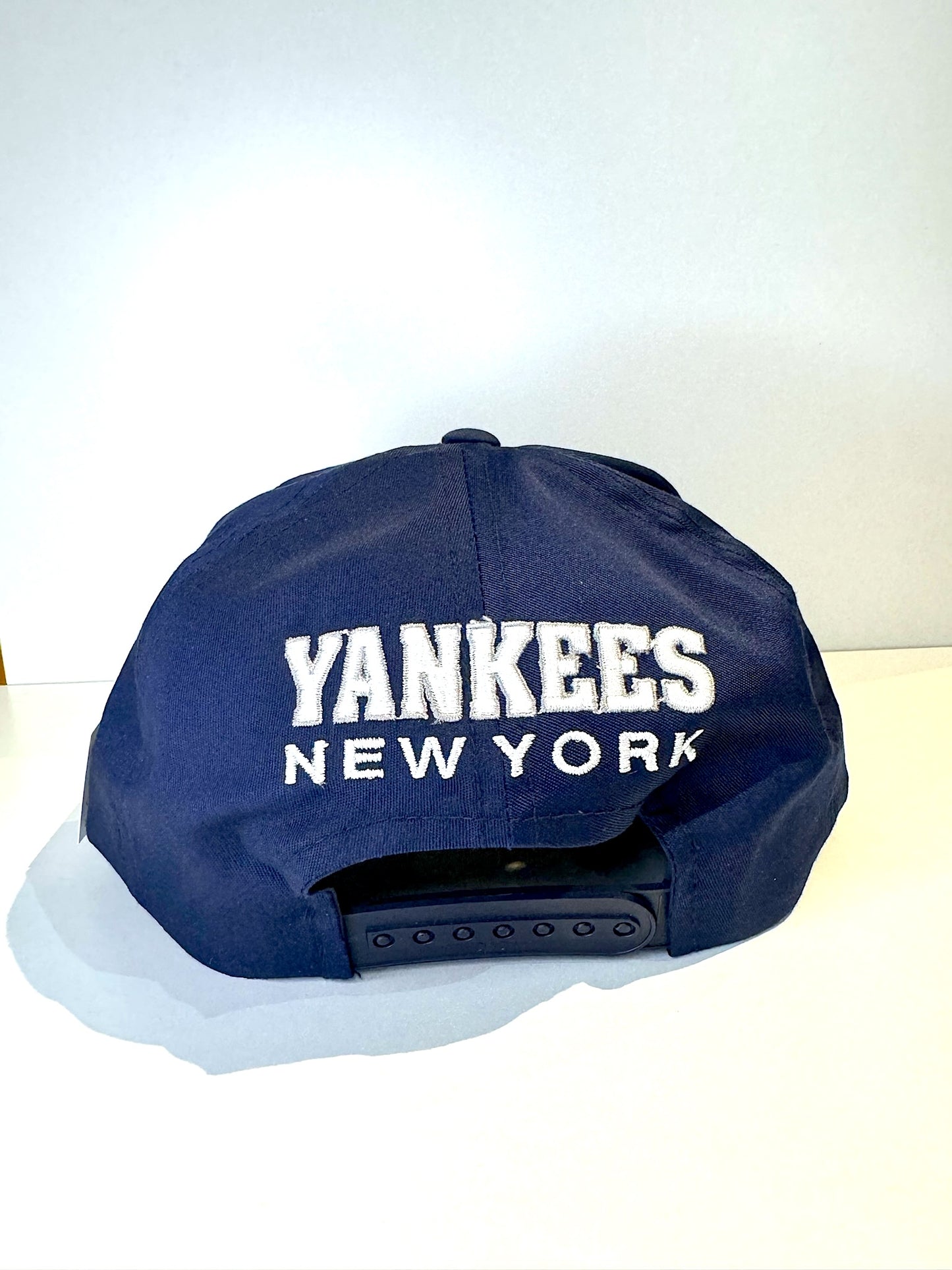 VINTAGE 90s NEW YORK YANKEES "BIG LOGO" SNAPBACK CAP HAT