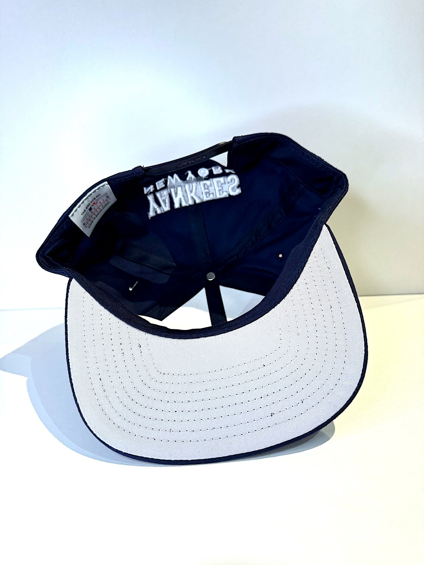 VINTAGE 90s NEW YORK YANKEES "BIG LOGO" SNAPBACK CAP HAT