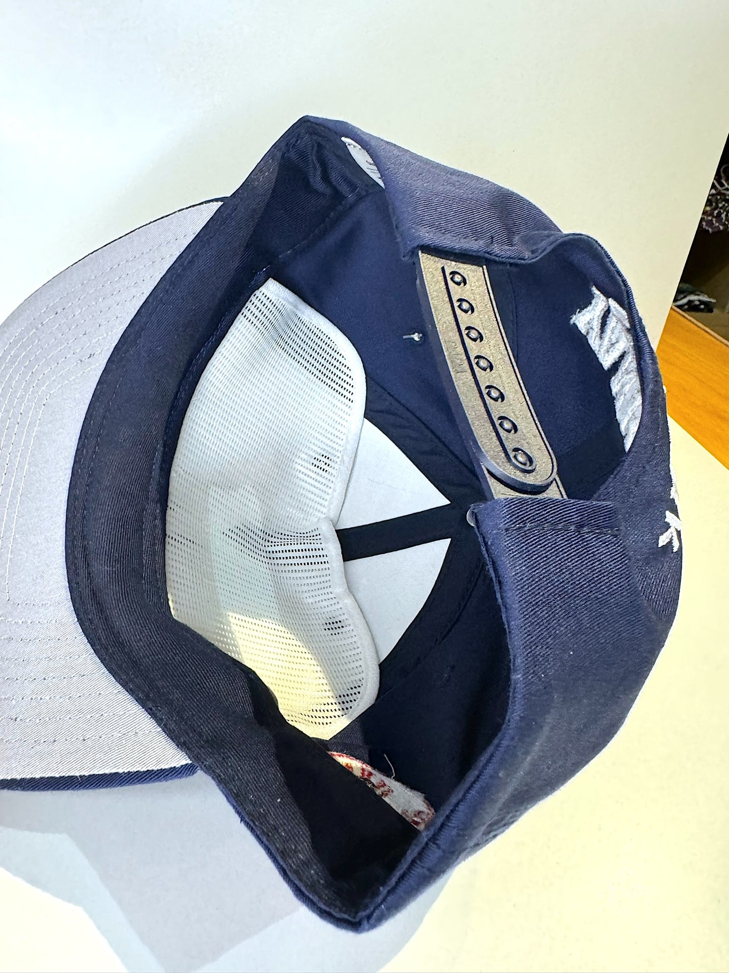 VINTAGE 90s NEW YORK YANKEES "BIG LOGO" SNAPBACK CAP HAT