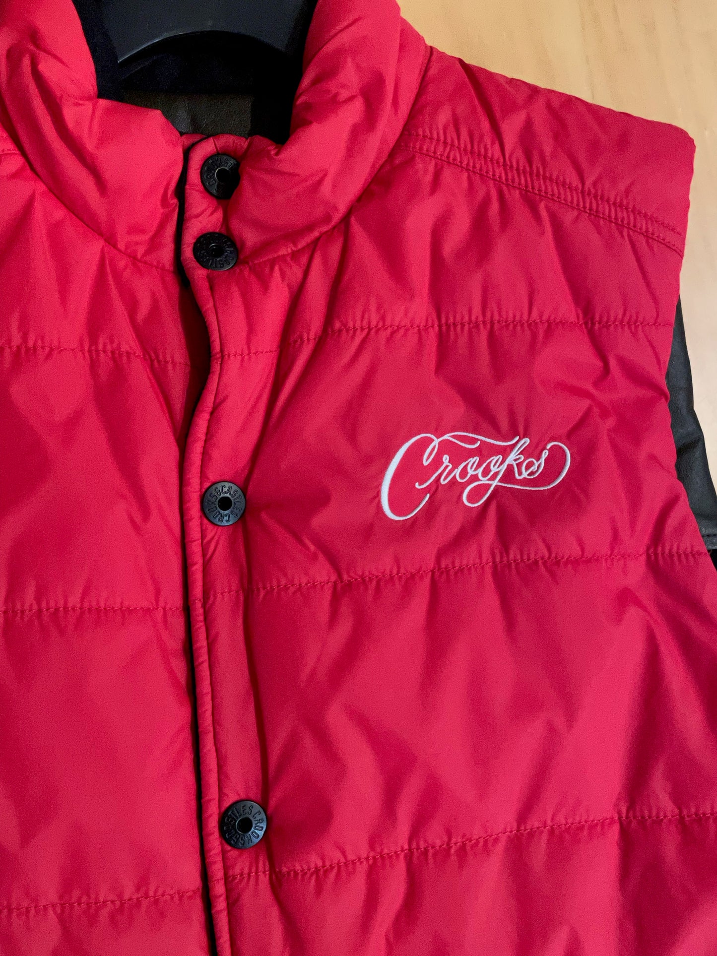 CROOKS & CASTLE REVERSIBLE BUTTON PUFFER VEST  SZ: M