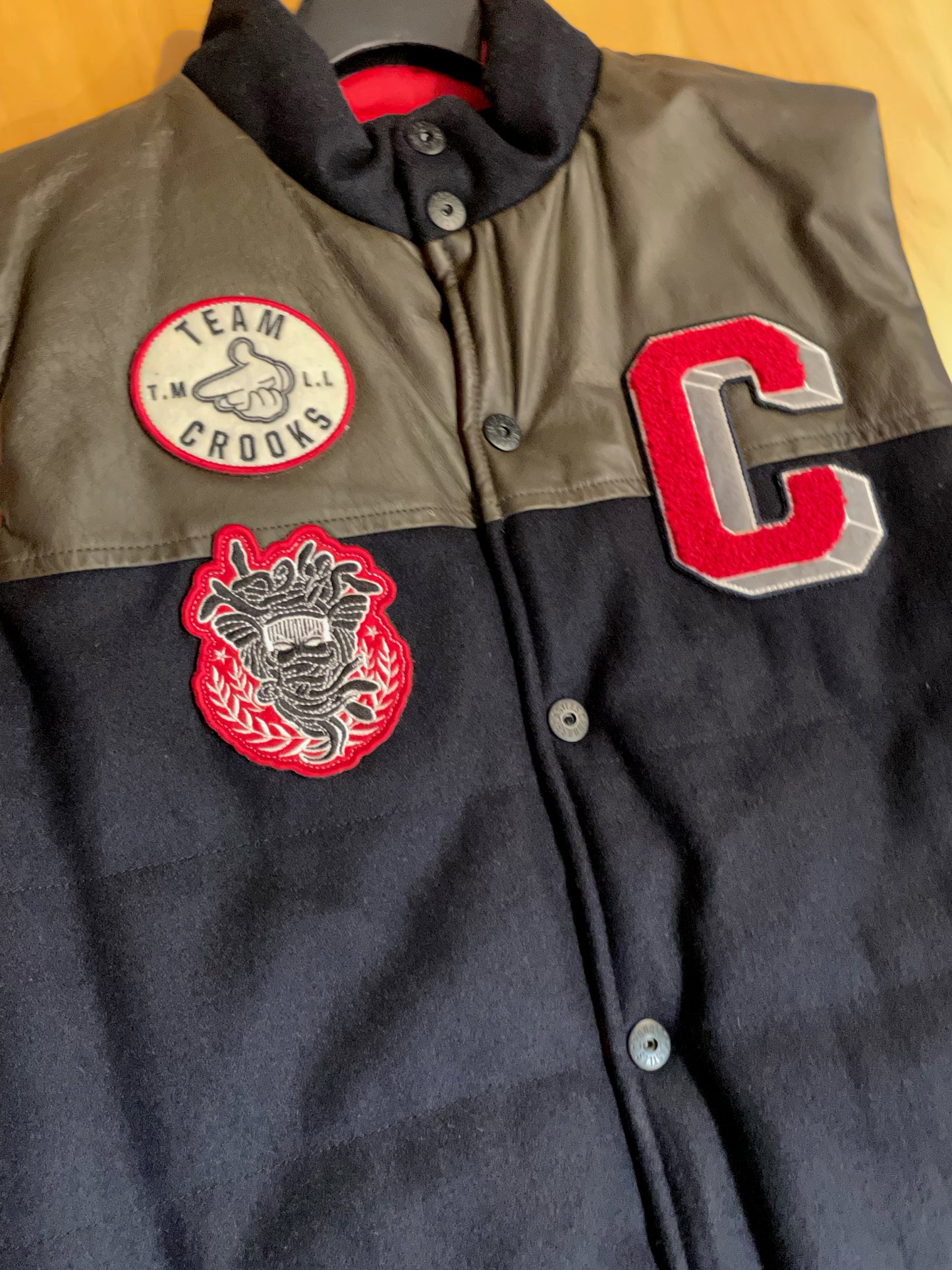 CROOKS & CASTLE REVERSIBLE BUTTON PUFFER VEST SZ: M