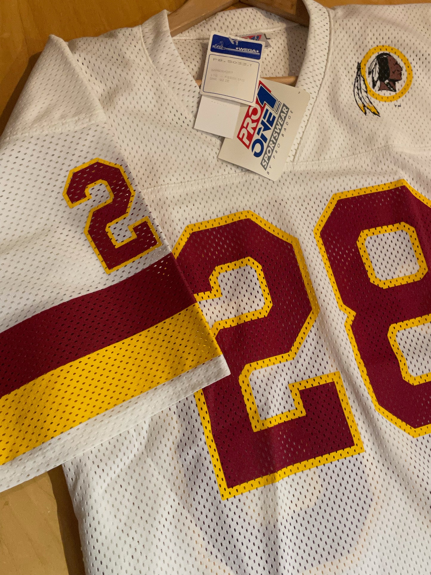 "DS" VINTAGE 90s PRO ONE WASHINGTON REDSKINS "28" NFL JERSEY  SZ: L
