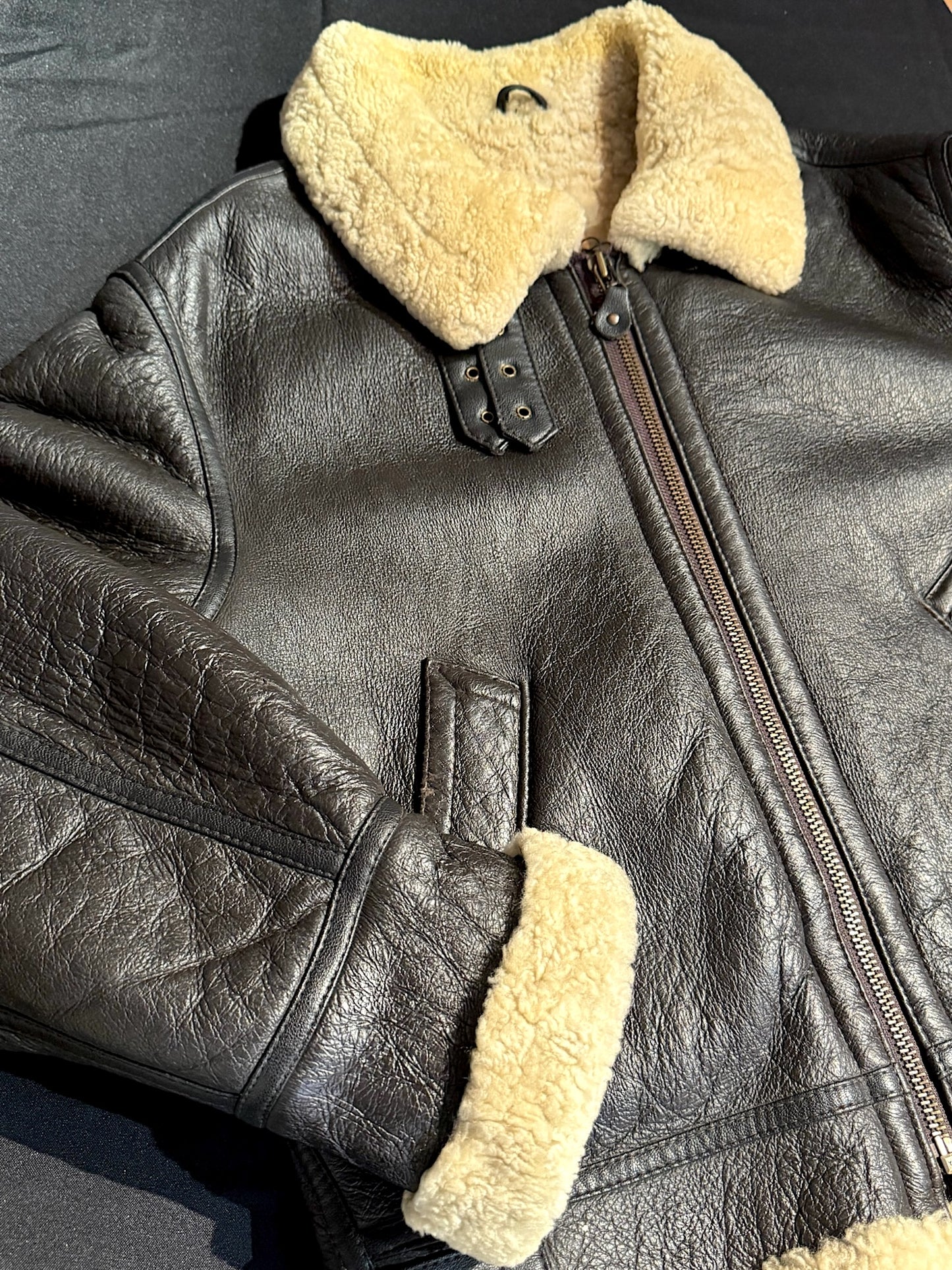 VINTAGE ORIGINAL SHEARLING BOMBARDIER SHEEPSKIN JACKET SZ: 3/M