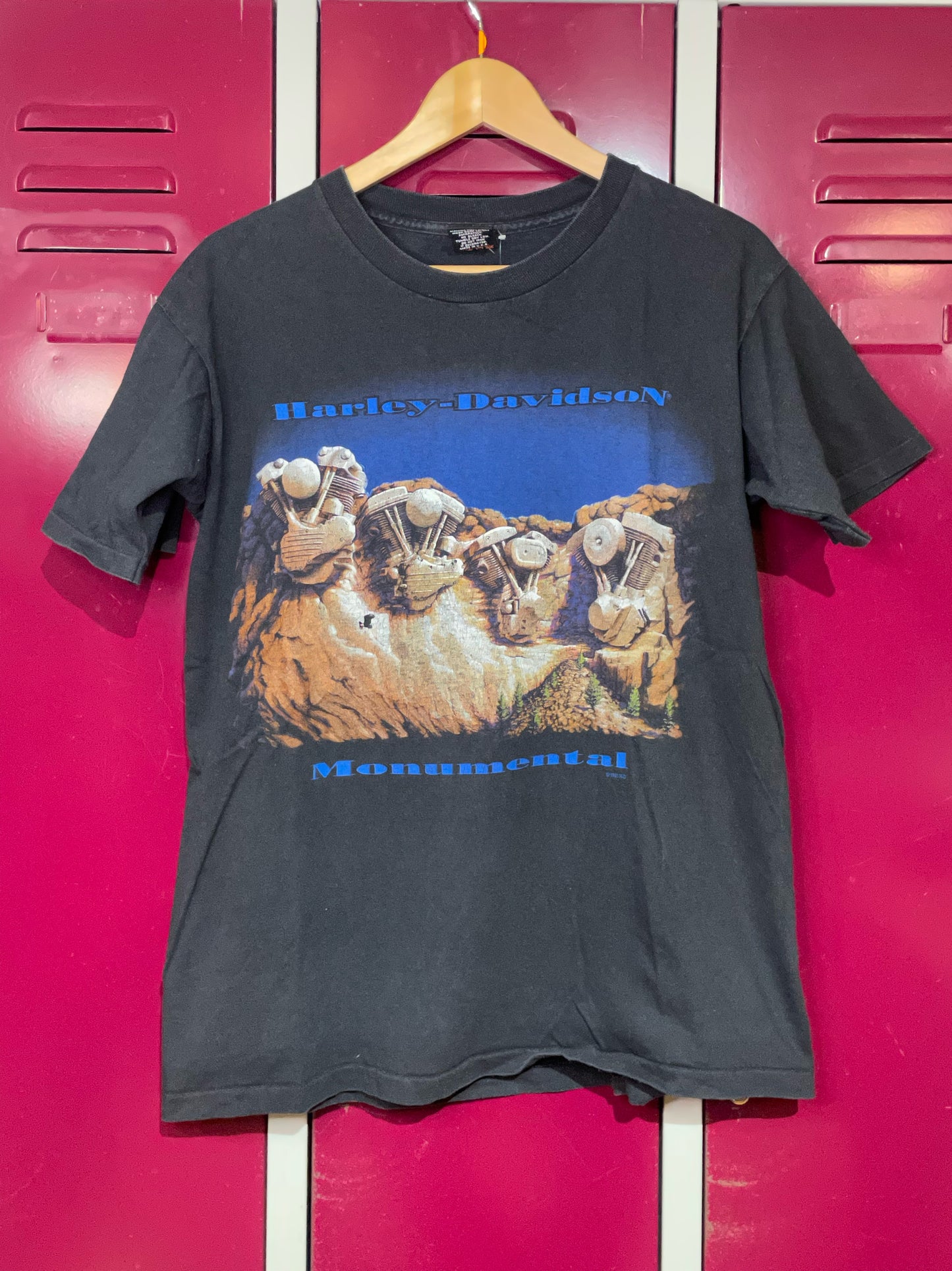 VINTAGE 1995 MONUMENTAL HARLEY DAVIDSON MOTOR CYCLES T-SHIRT SZ: M