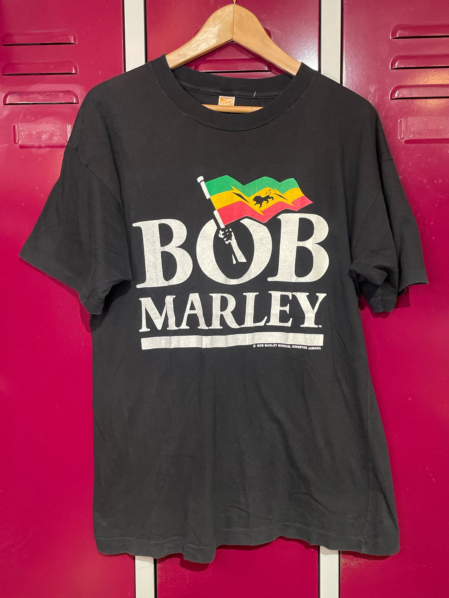 VINTAGE 90s BOB MARLEY MUSEUM "FLAG" T-SHIRT SZ: L