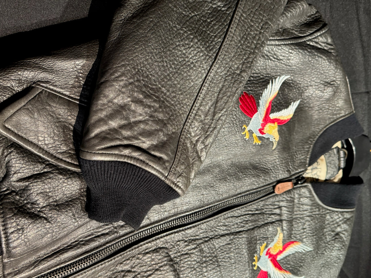 VINTAGE AVIREX "U.S.S HORNET" BOMBER LEATHER JACKET SZ: M