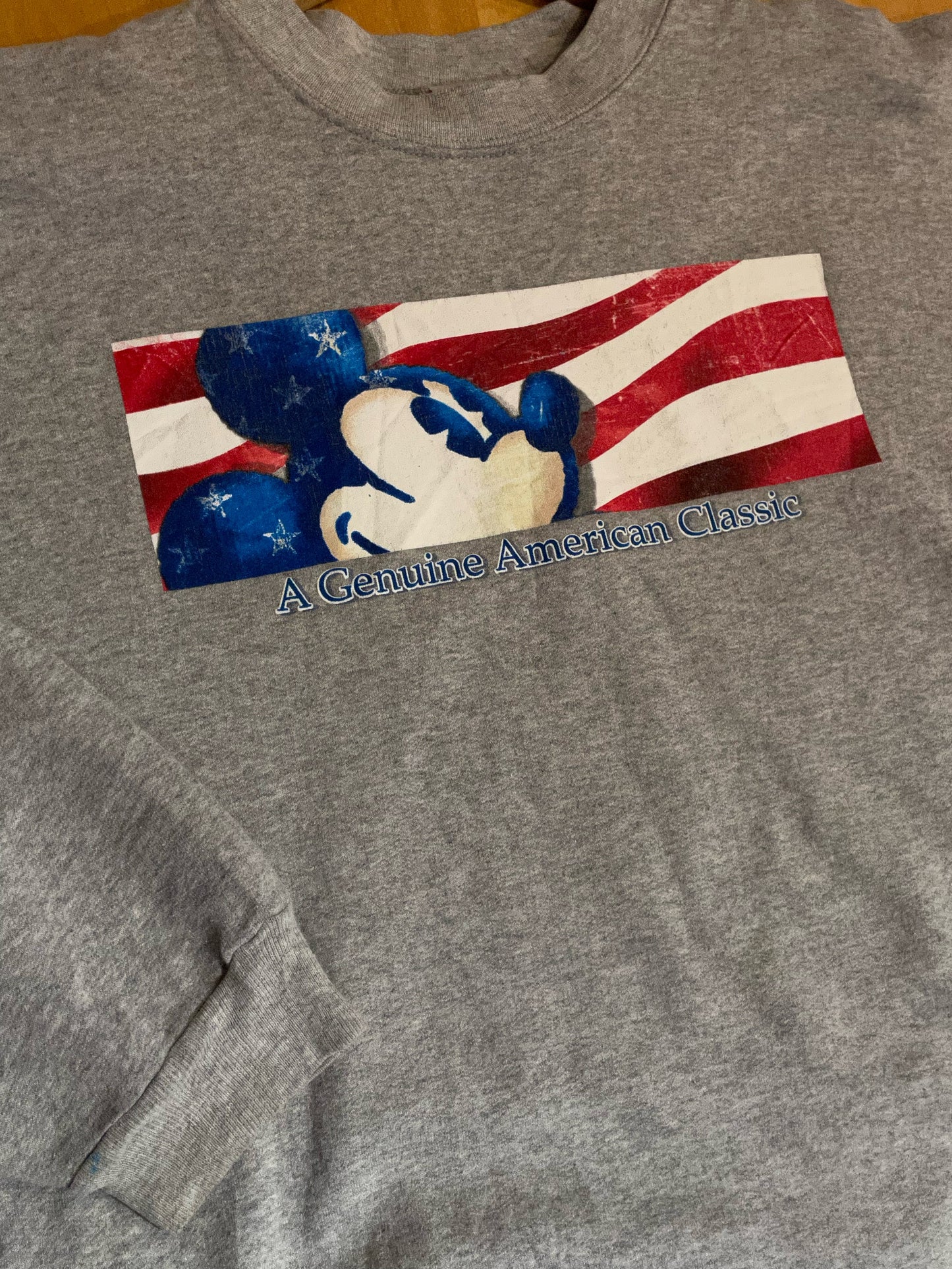 VINTAGE DISNEY STORE "MICKEY" CREWNECK SWEATSHIRT SZ: L