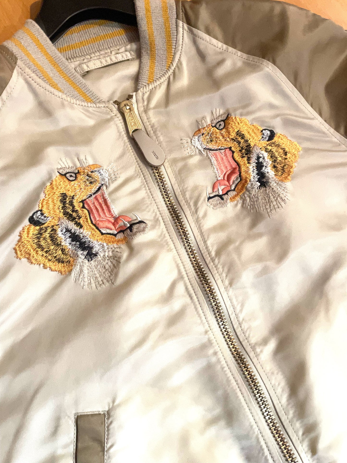 ALPHA INDUSTRIES REVERSIBLE "TIGER" SATIN BOMBER LIMITED EDITION SOUVENIR JACKET  SZ: L