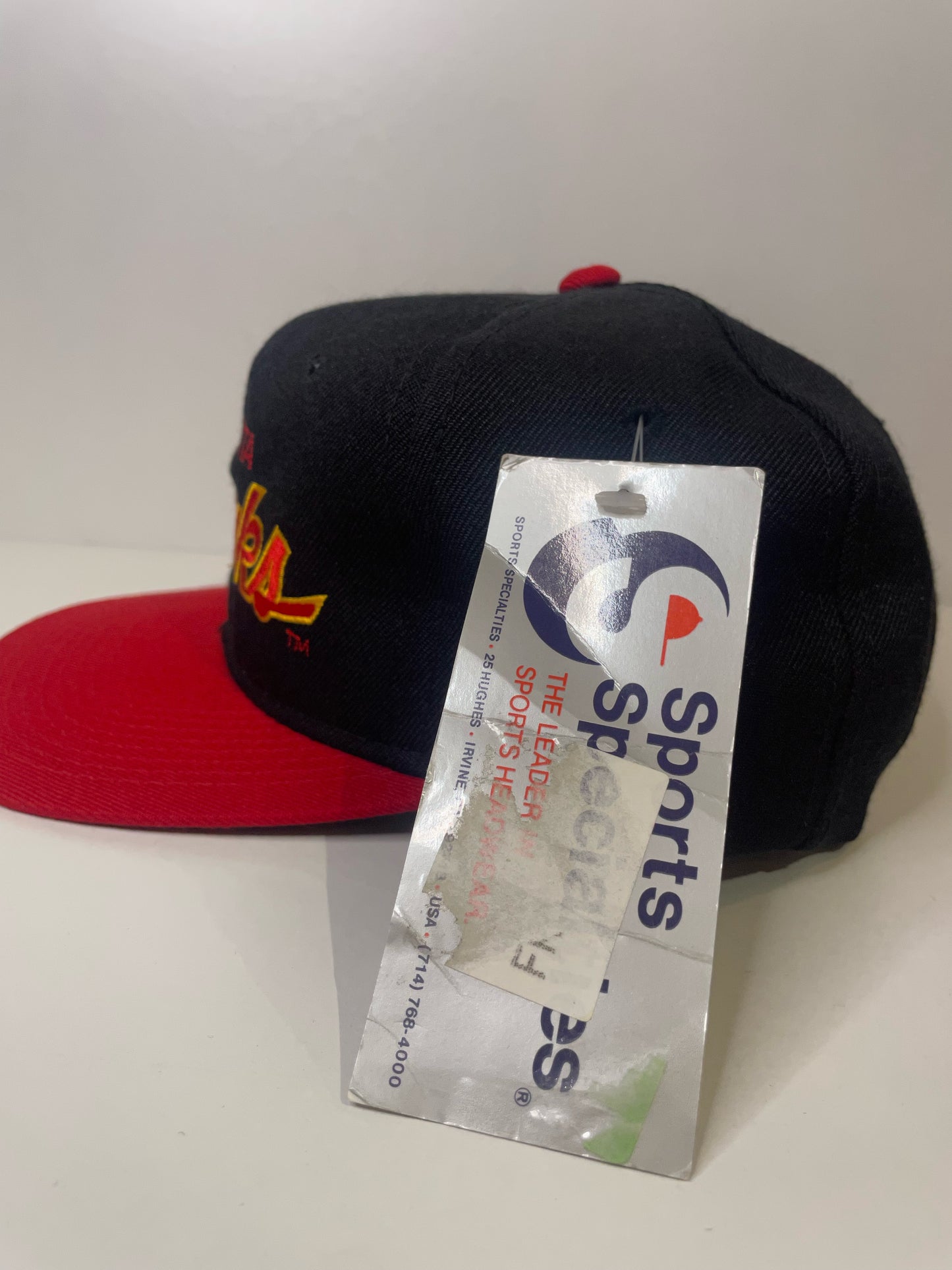 "DS" VINTAGE 90s ATLANTA HAWKS SPORTS SPECIALTIES SCRIPT SNAPBACK HAT