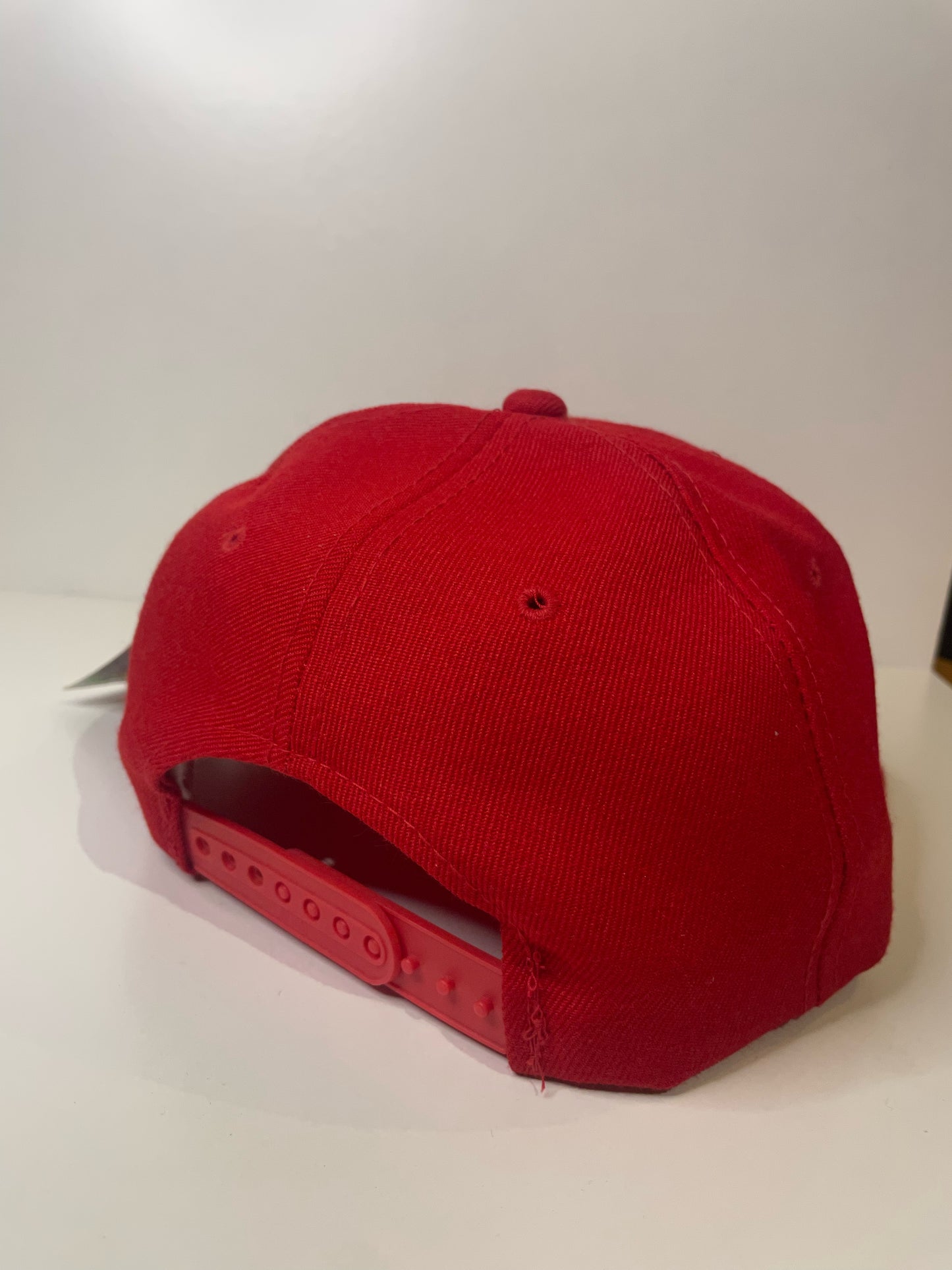 "DS" VINTAGE 90s CHICAGO BULLS SPORTS SPECIALTIES SCRIPT SNAPBACK HAT
