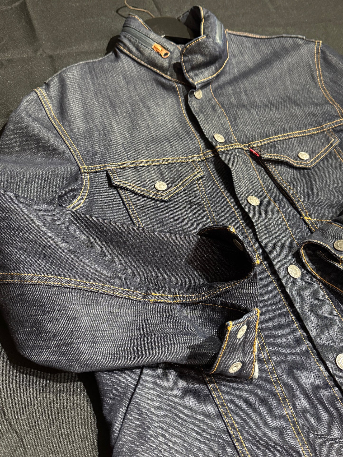 LEVI'S COMMUTER TRUCKER DENIM JACKET SZ: M
