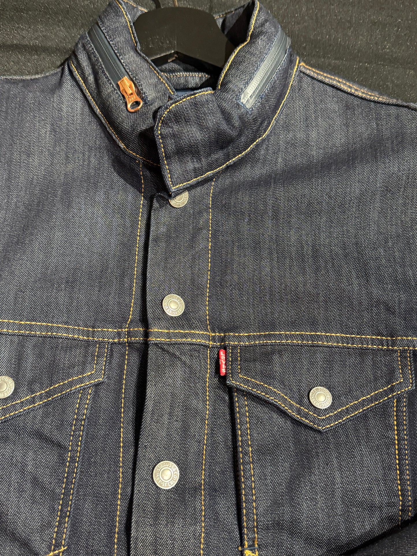 LEVI'S COMMUTER TRUCKER DENIM JACKET SZ: M