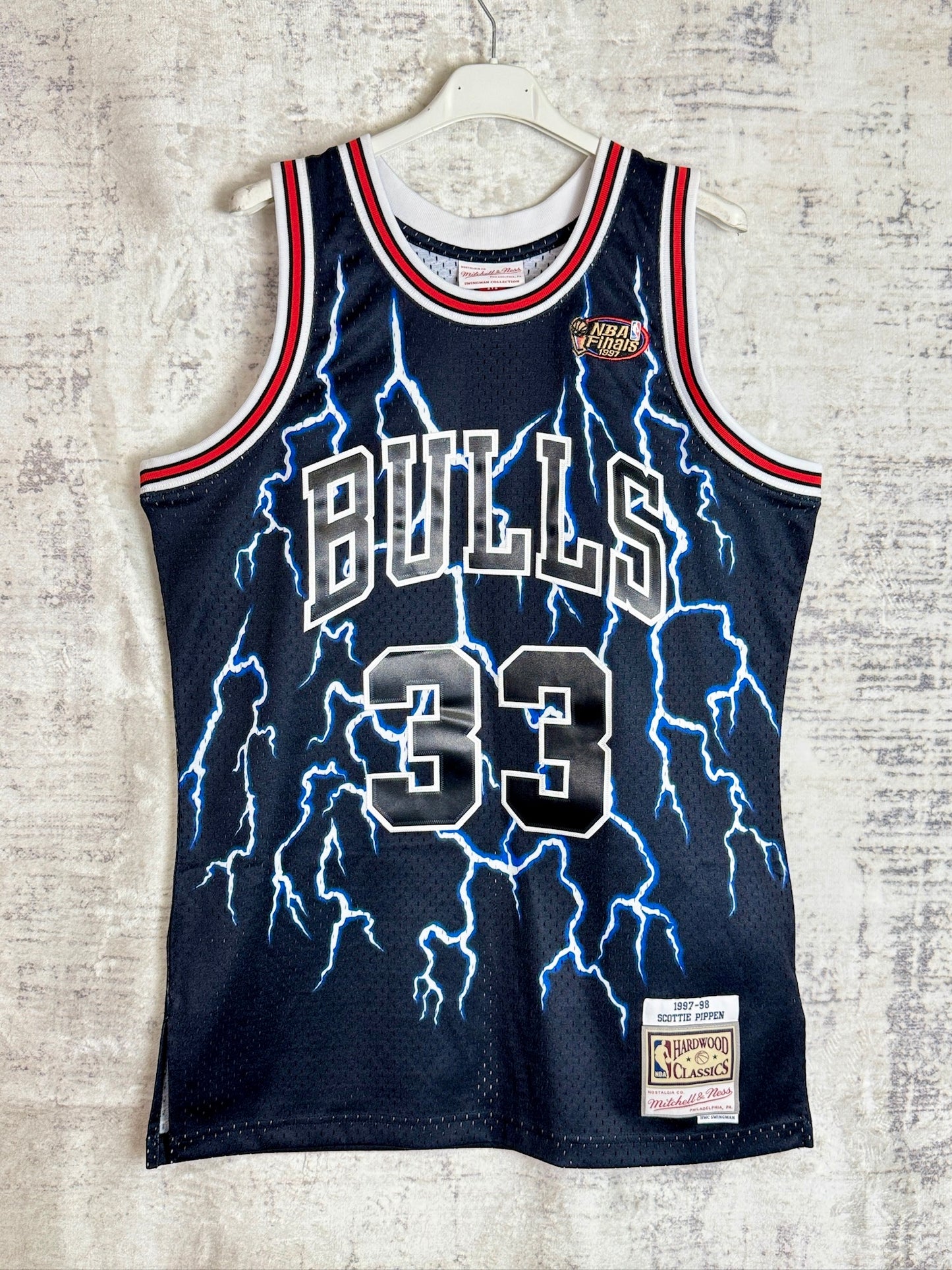MITCHELL & NESS CHICAGO BULLS "SCOTTIE PIPPEN" NBA LIGHTNING JERSEY SZ: M