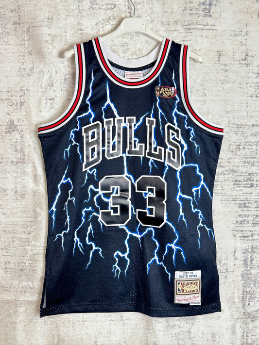 MITCHELL & NESS CHICAGO BULLS "SCOTTIE PIPPEN" NBA LIGHTNING JERSEY  SZ: M