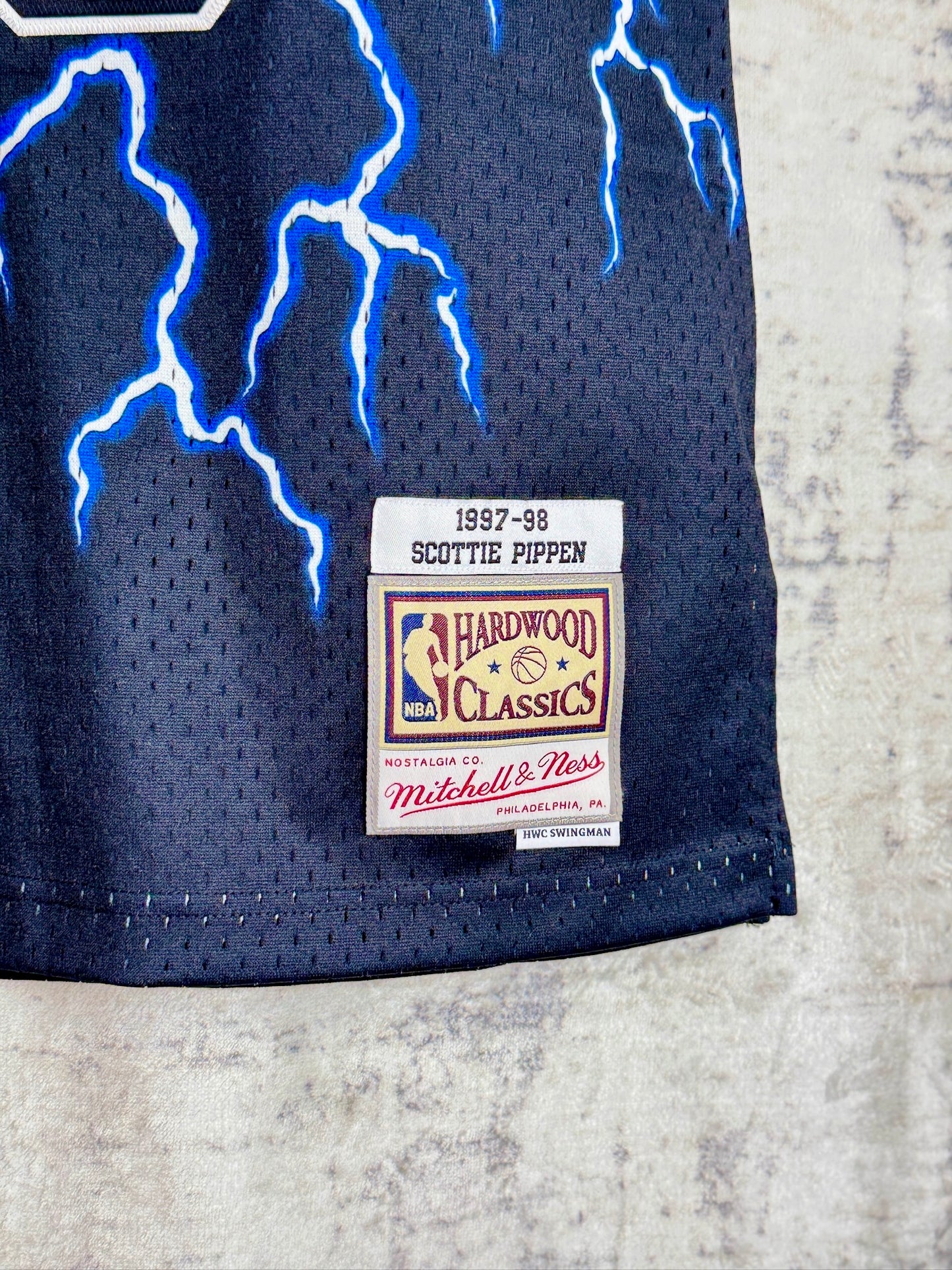 MITCHELL & NESS CHICAGO BULLS "SCOTTIE PIPPEN" NBA LIGHTNING JERSEY SZ: M