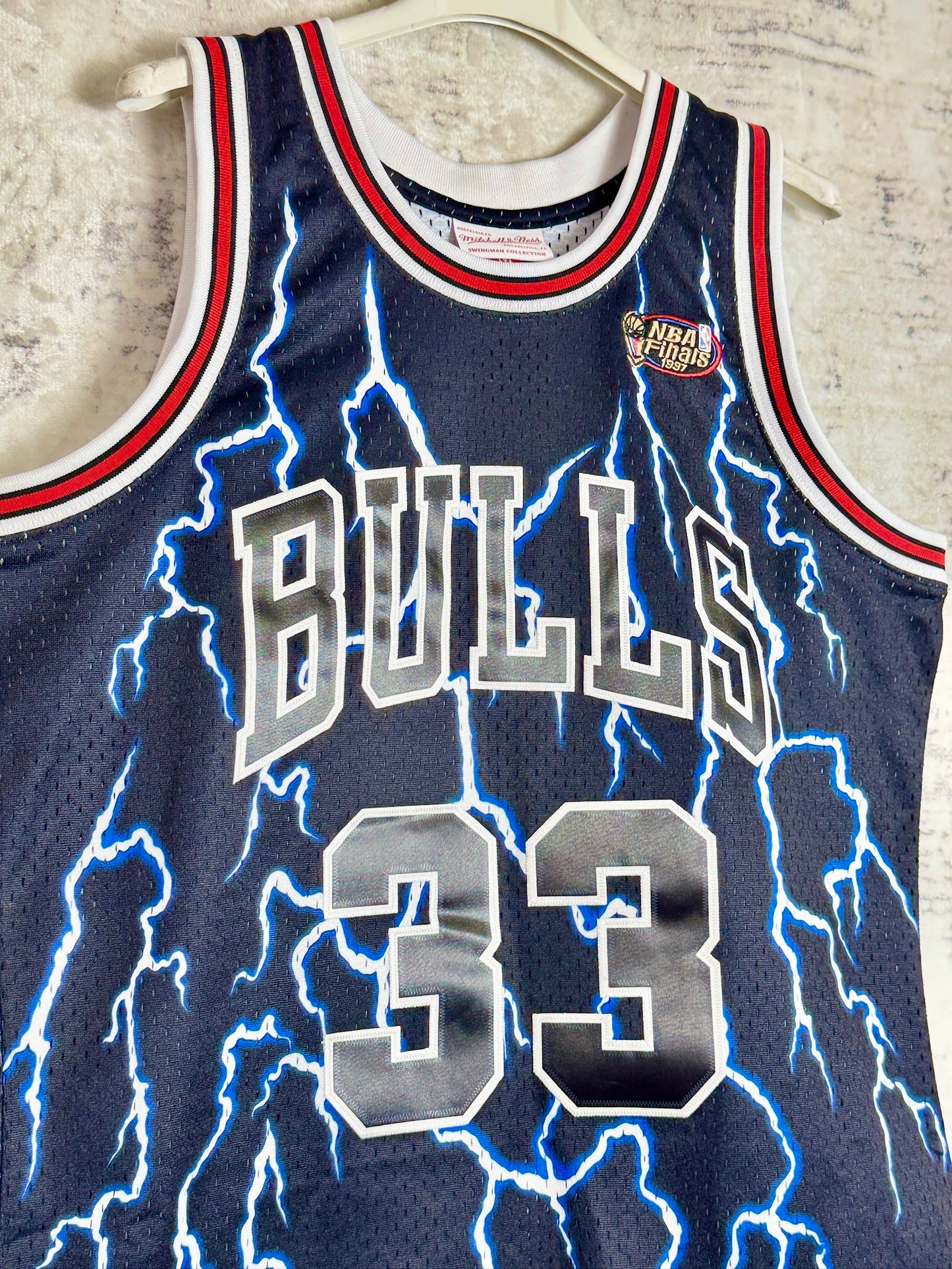 MITCHELL & NESS CHICAGO BULLS "SCOTTIE PIPPEN" NBA LIGHTNING JERSEY SZ: M