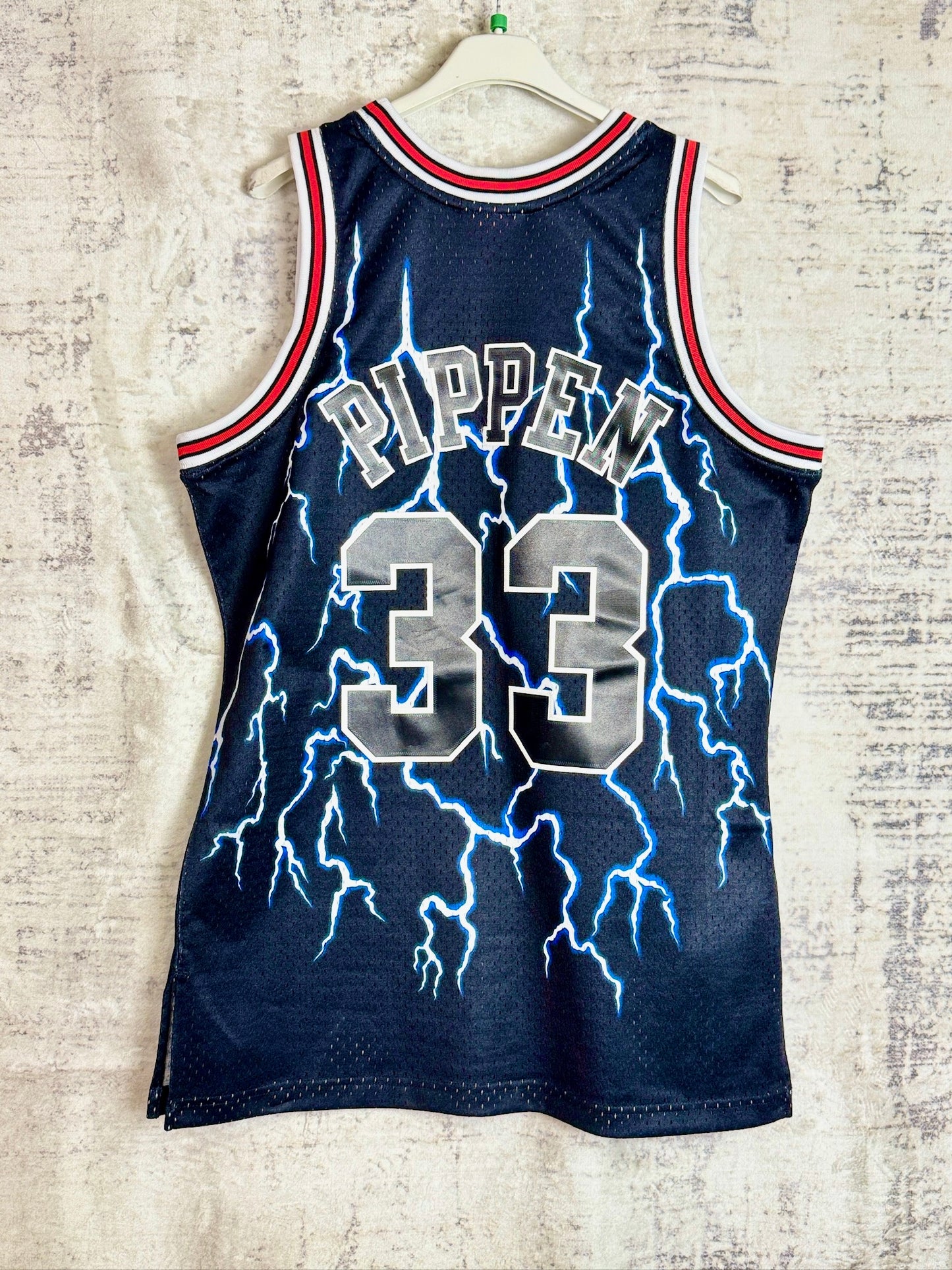 MITCHELL & NESS CHICAGO BULLS "SCOTTIE PIPPEN" NBA LIGHTNING JERSEY SZ: M