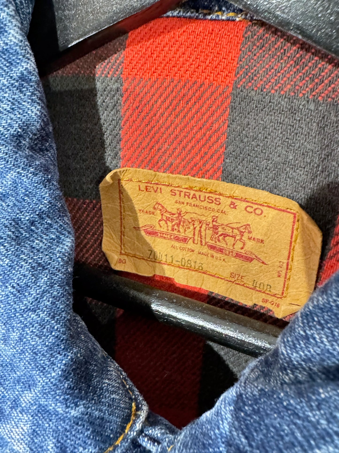 VINTAGE LEVI'S LINED PLAID "701111-813" DENIM JACKET SZ: 40R / M