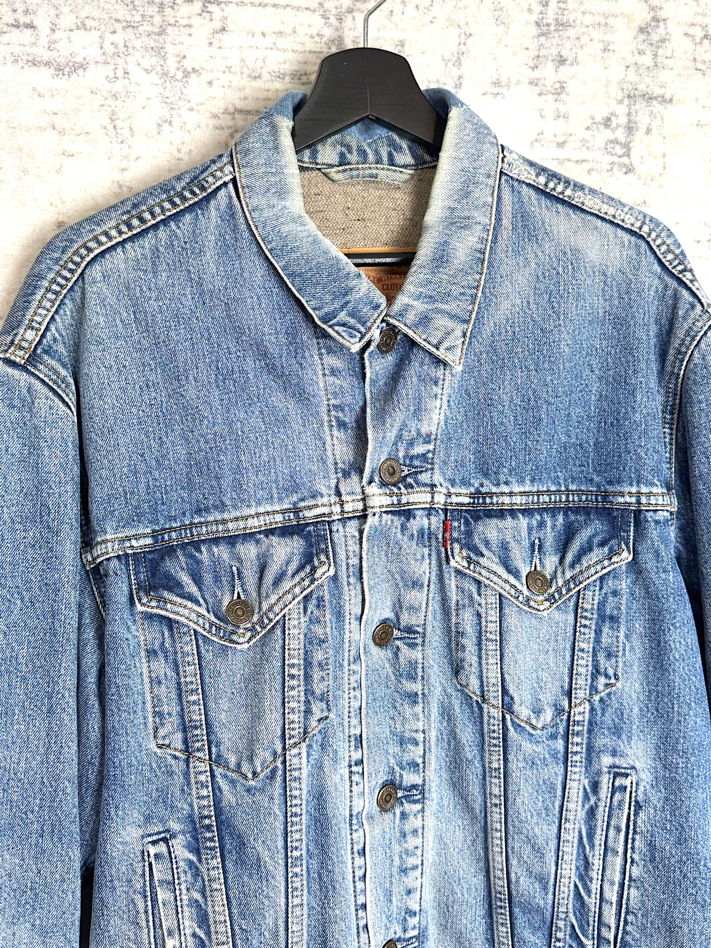 VINTAGE LEVI'S PLAID LINED "71550 04" DENIM JACKET SZ: XL