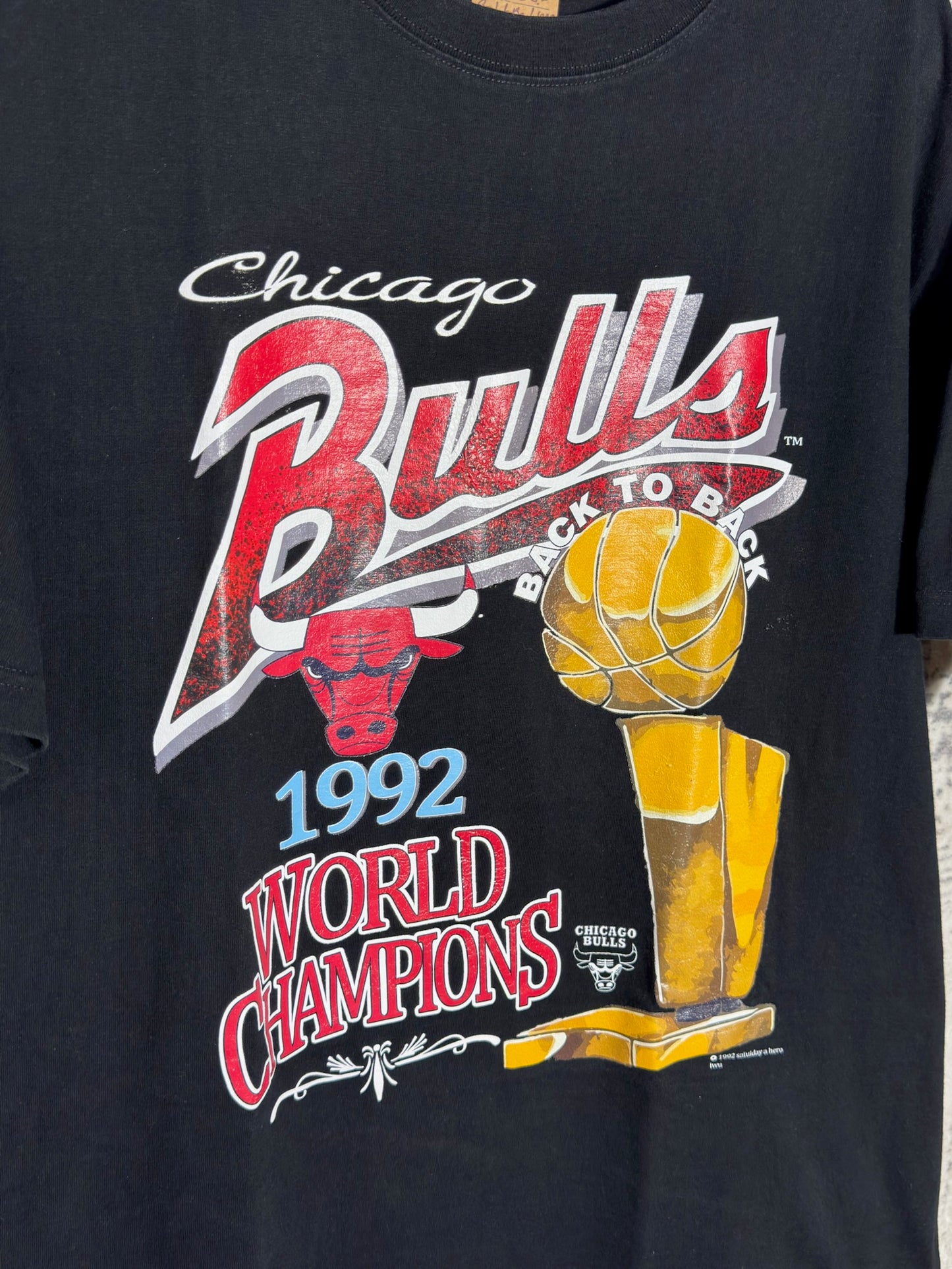 REPRINT 1992 CHICAGO BULLS "BACK TO BACK" T-SHIRT SZ: L