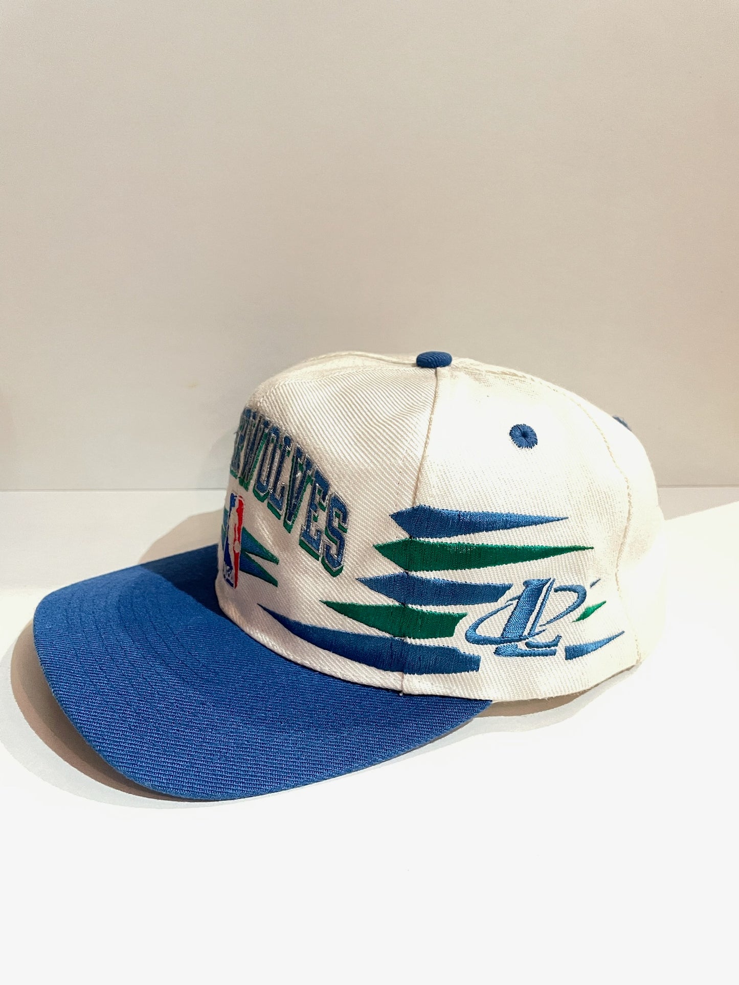 VINTAGE 90s MINNESOTA TIMBERWOLVES "DIAMOND" LOGO ATHLETIC SNAPBACK CAP HAT