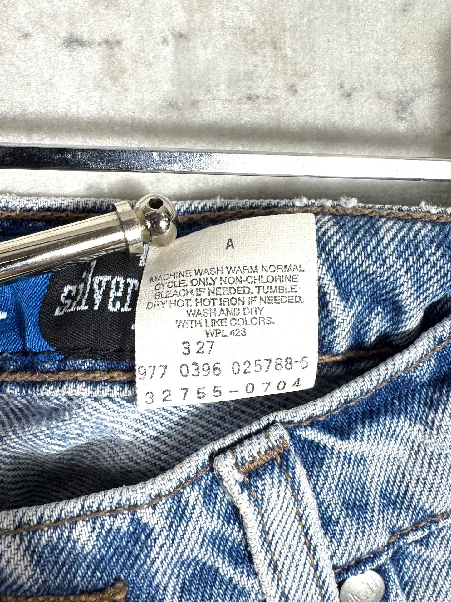 VINTAGE 1996 LEVI'S SILVERTAB DENIM SHORTS Sz: 31