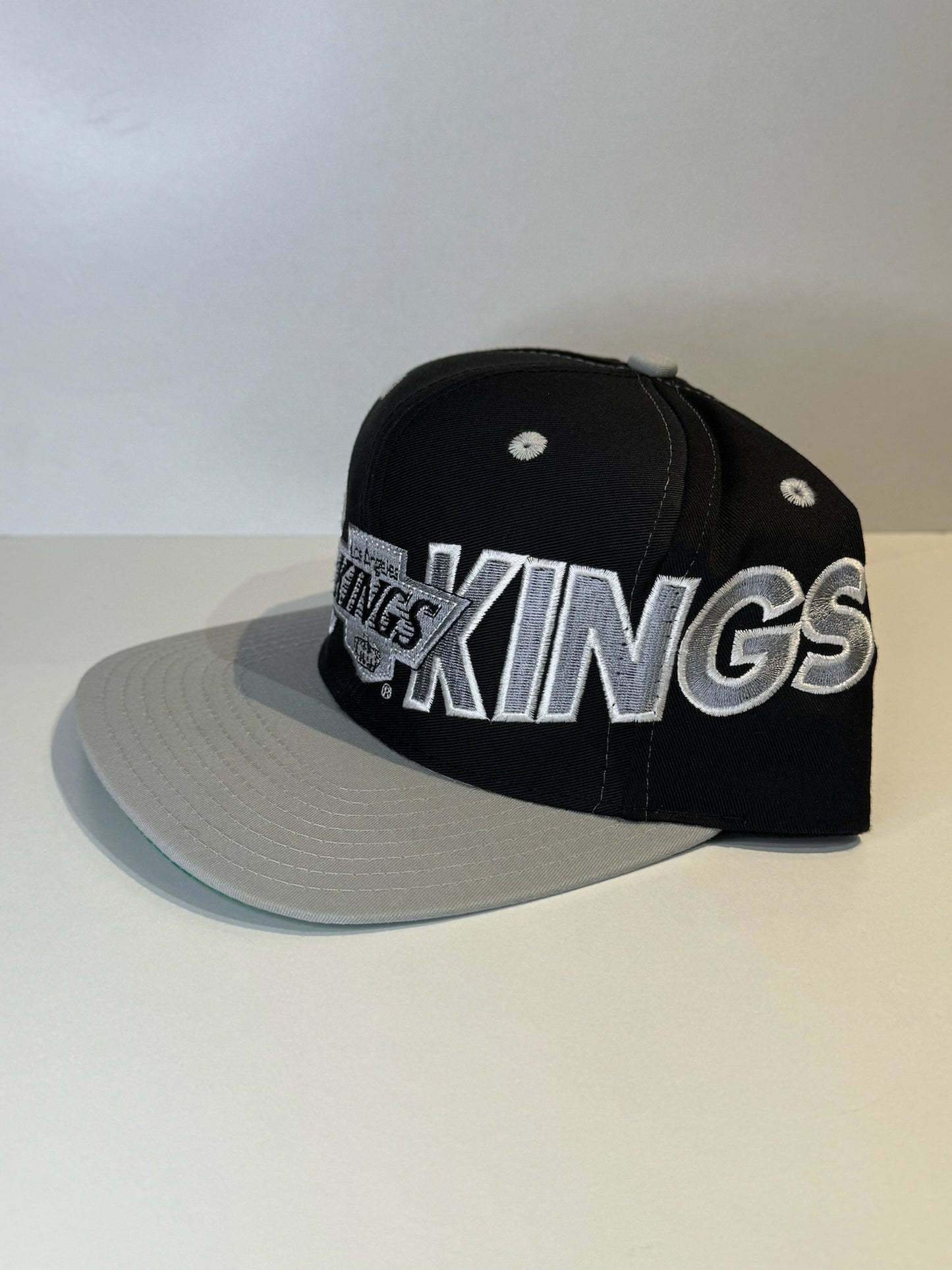 VINTAGE 90s LOS ANGELES KINGS R.O.C SNAPBACK CAP HAT