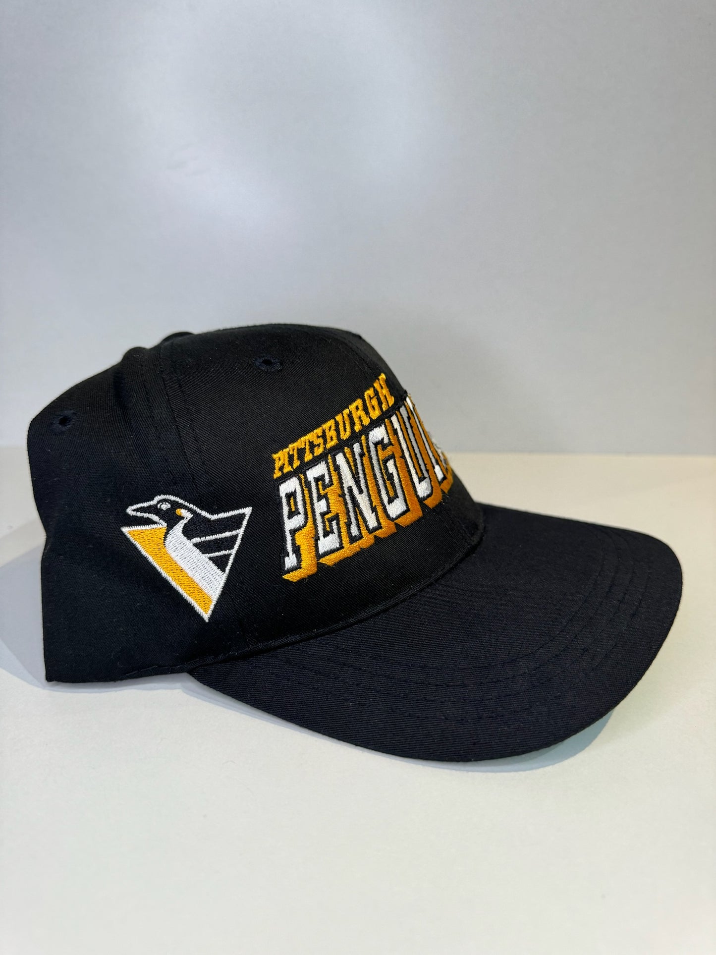 "YOUTH" VINTAGE 90s PITTSBURGH PENGUINS SPORTS SPECIALTIES SNAPBACK CAP HAT