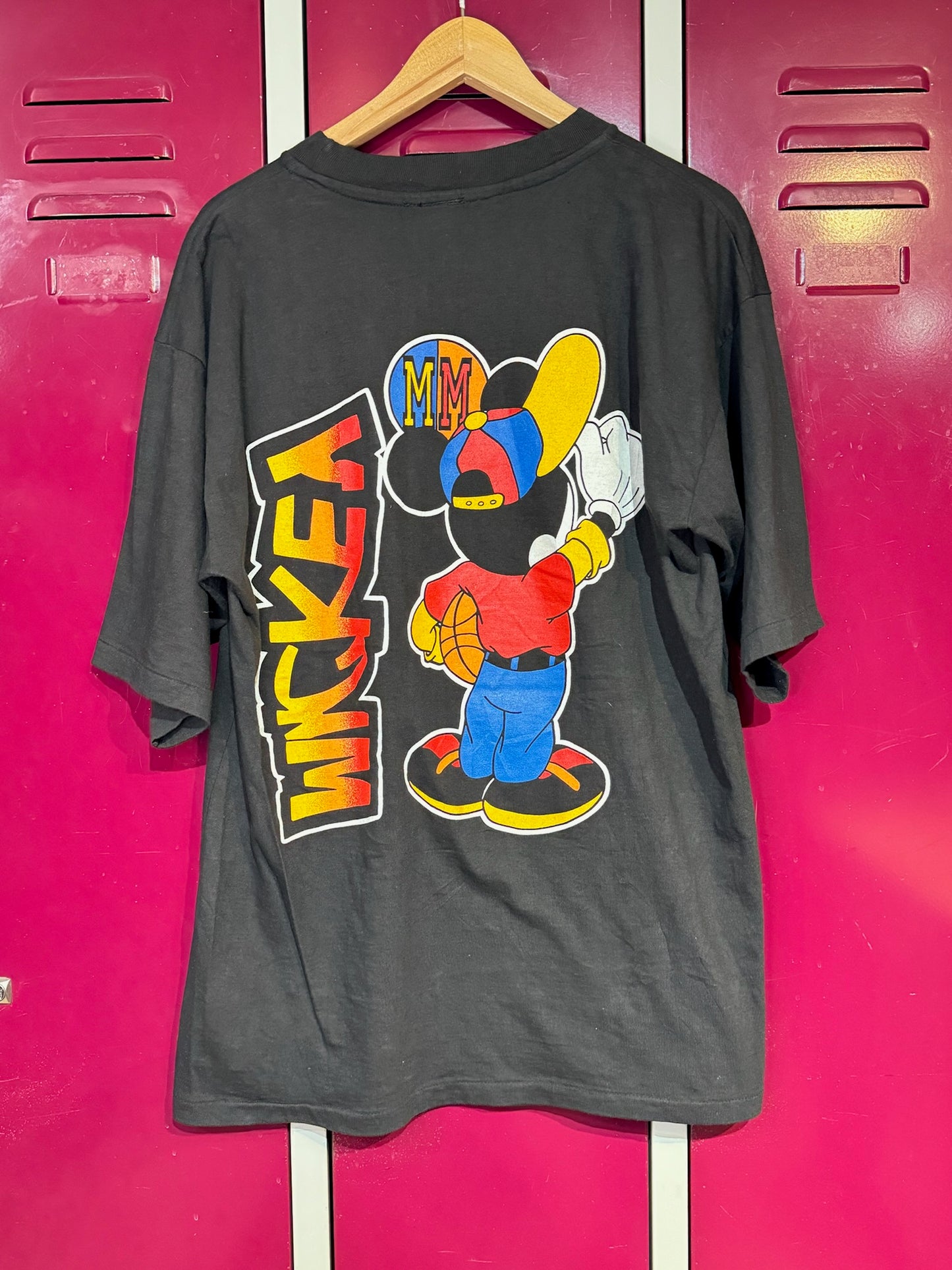VINTAGE 90s MICKEY MOUSE "BASKETBALL" DISNEY T-SHIRT SZ: L