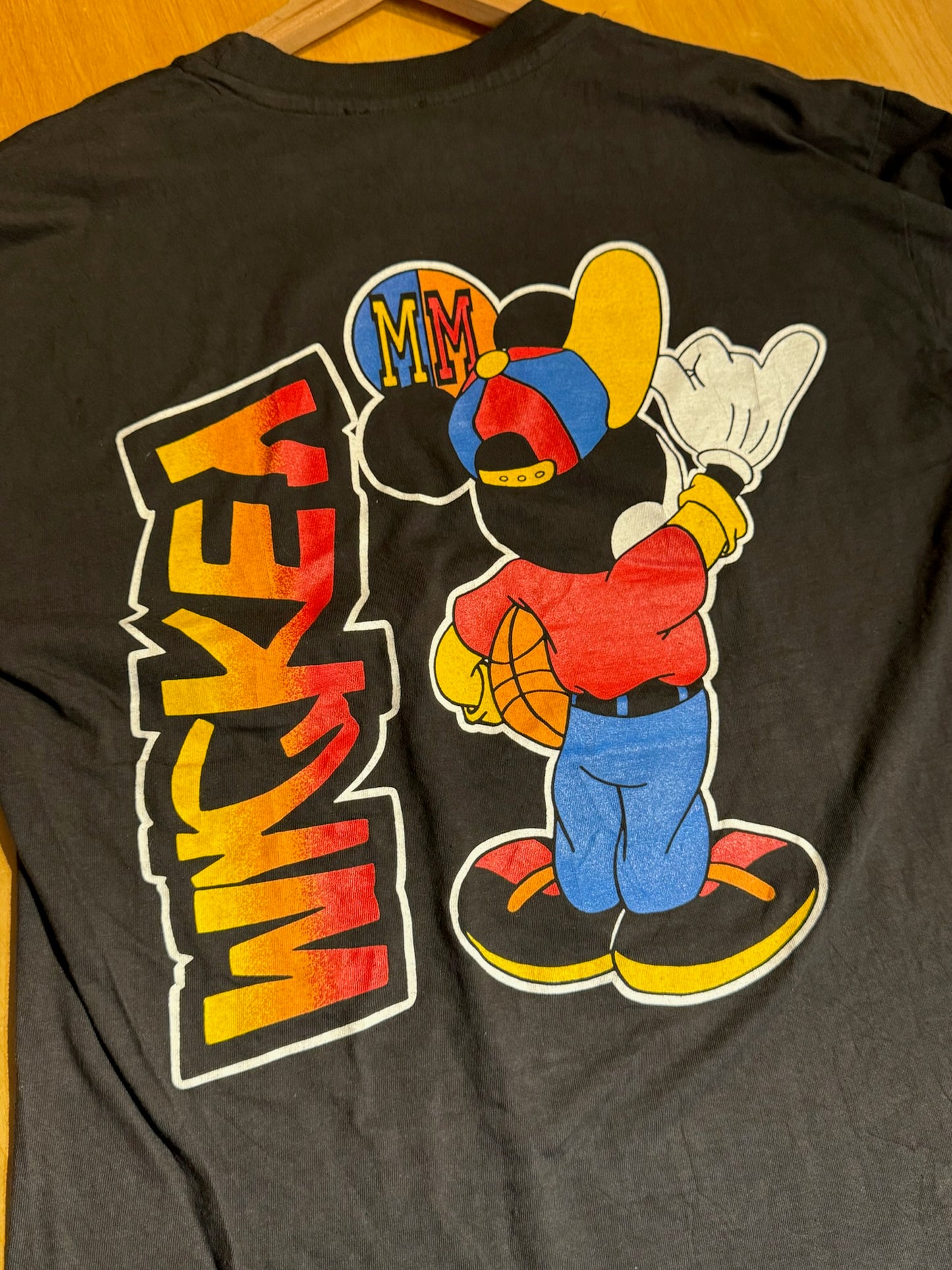 VINTAGE 90s MICKEY MOUSE "BASKETBALL" DISNEY T-SHIRT SZ: L