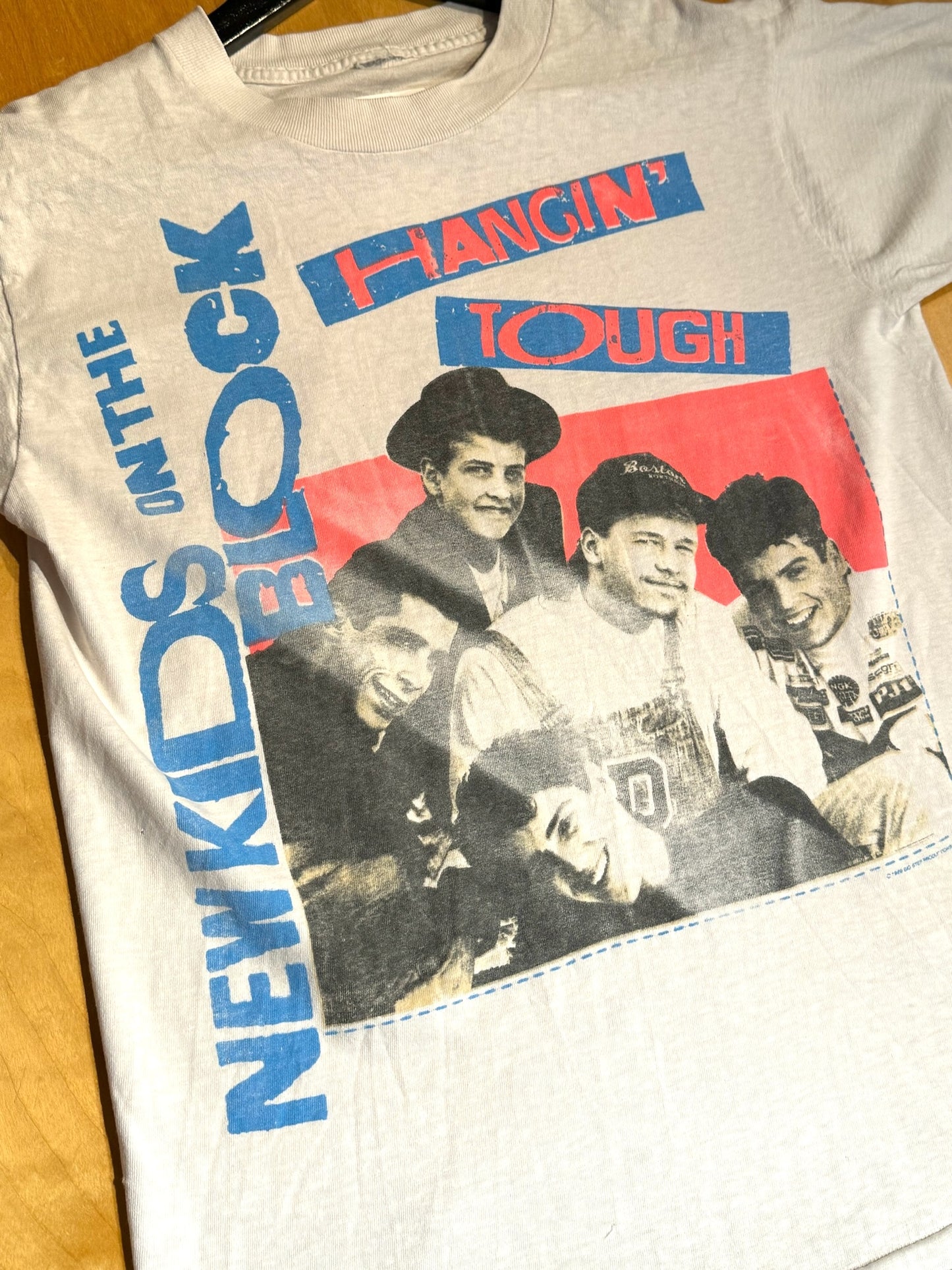 VINTAGE 1989 NEW KIDS ON THE BLOCK "HANGIN' TOUGH" MUSIC T-SHIRT SZ: M