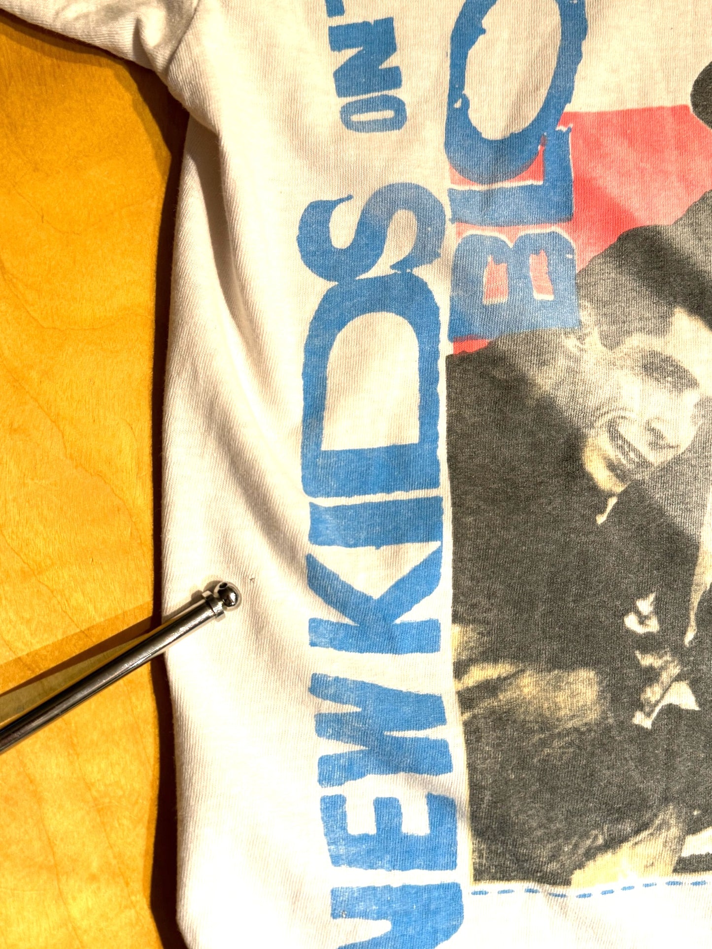 VINTAGE 1989 NEW KIDS ON THE BLOCK "HANGIN' TOUGH" MUSIC T-SHIRT SZ: M