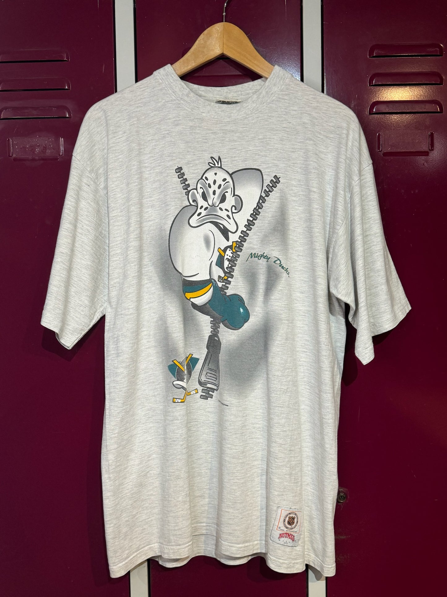 VINTAGE 90s NUTMEG MIGHTY DUCKS NHL T-SHIRT SZ: XL