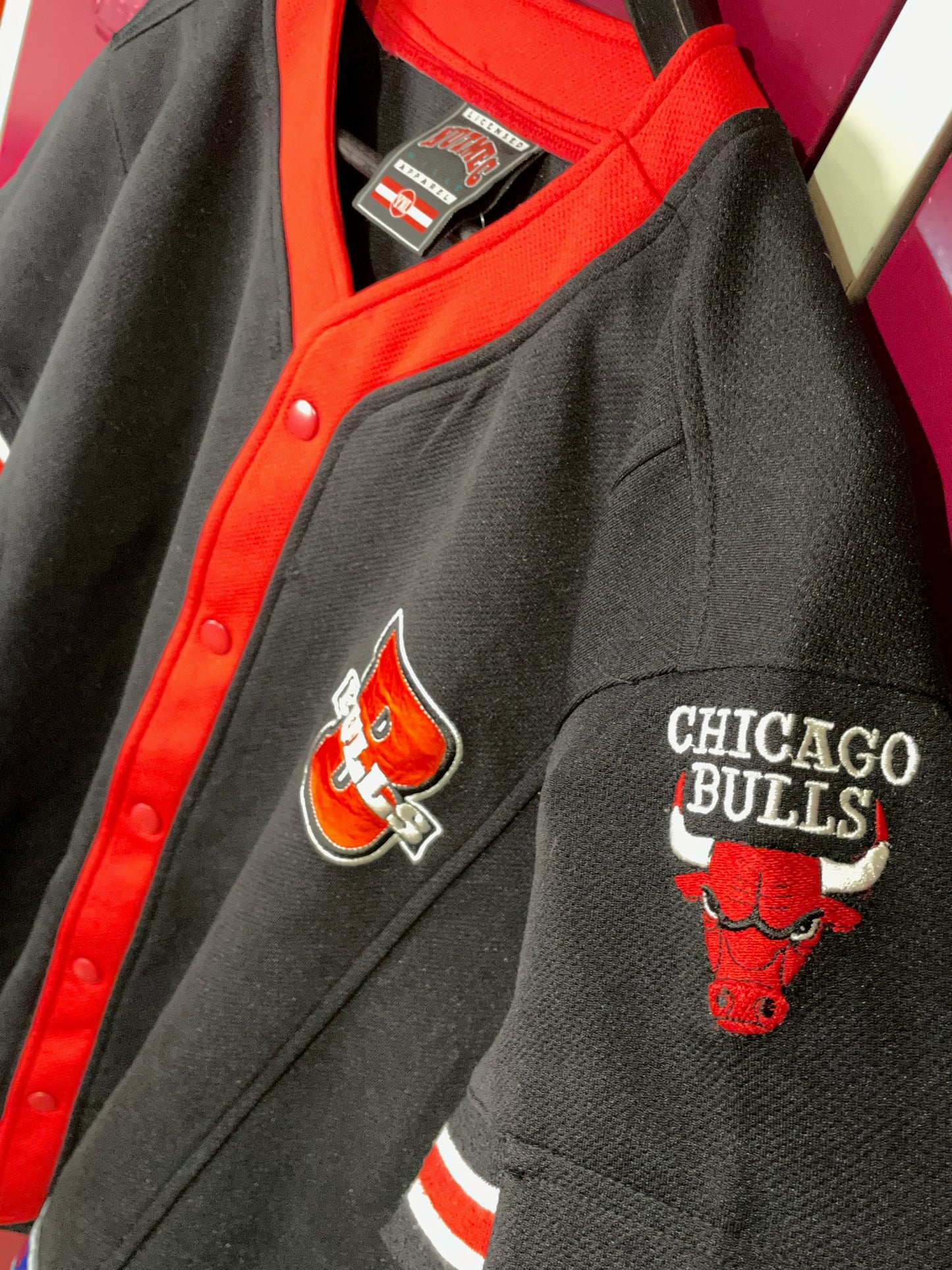 "KIDS" VINTAGE NUTMEG CHICAGO BULLS NBA WARMUP SHIRT SZ: YXL = XS