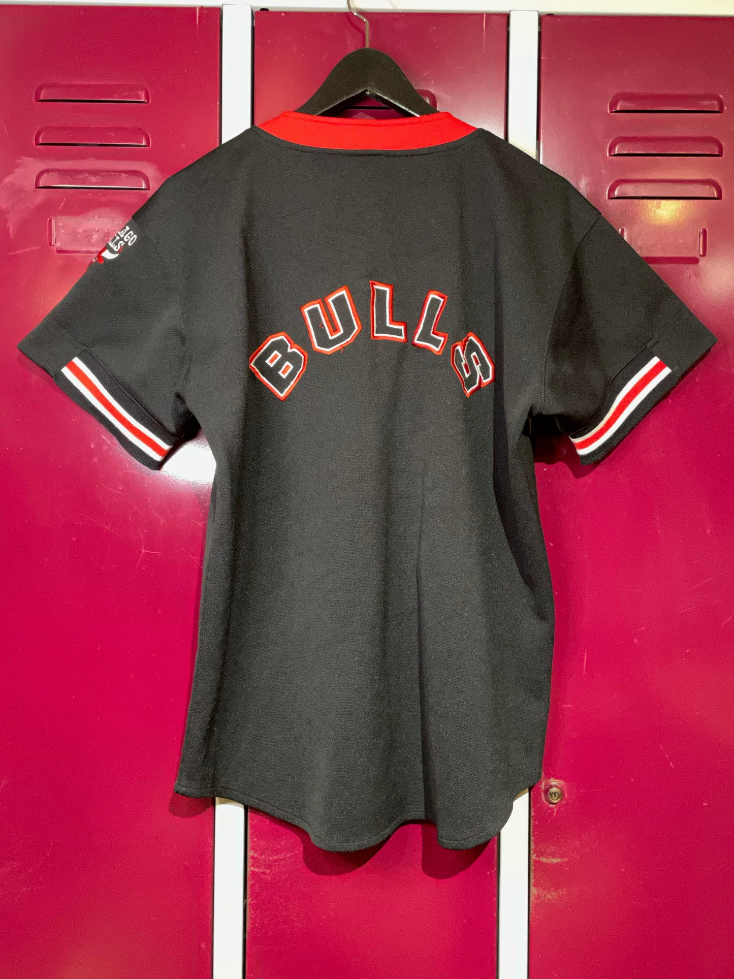 "KIDS" VINTAGE NUTMEG CHICAGO BULLS NBA WARMUP SHIRT SZ: YXL = XS