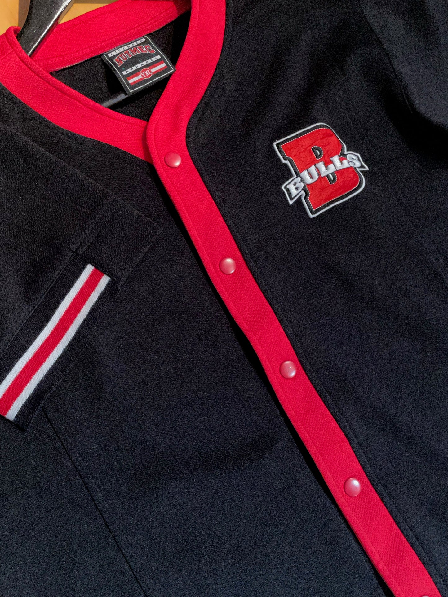 "KIDS" VINTAGE NUTMEG CHICAGO BULLS NBA WARMUP SHIRT SZ: YXL = XS