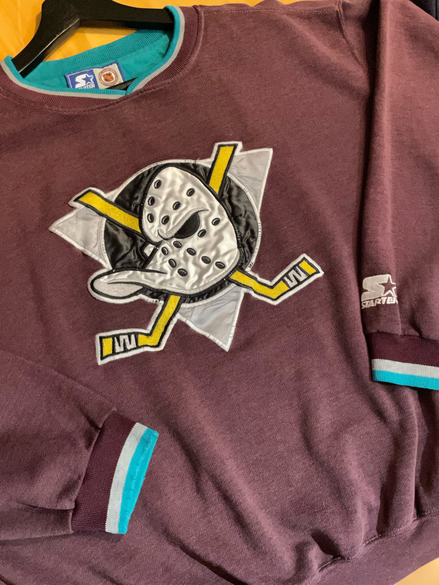 VINTAGE STARTER MIGHTY DUCKS NHL HOCKEY CREWNECK SWEATSHIRT SZ: M