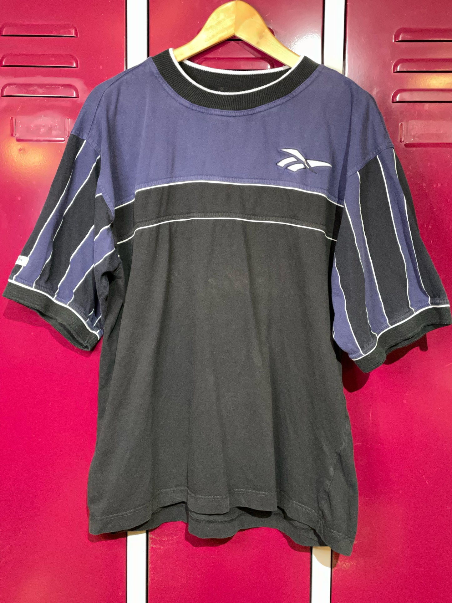 VINTAGE 90S REEBOK BASKETBALL T-SHIRT SZ: M