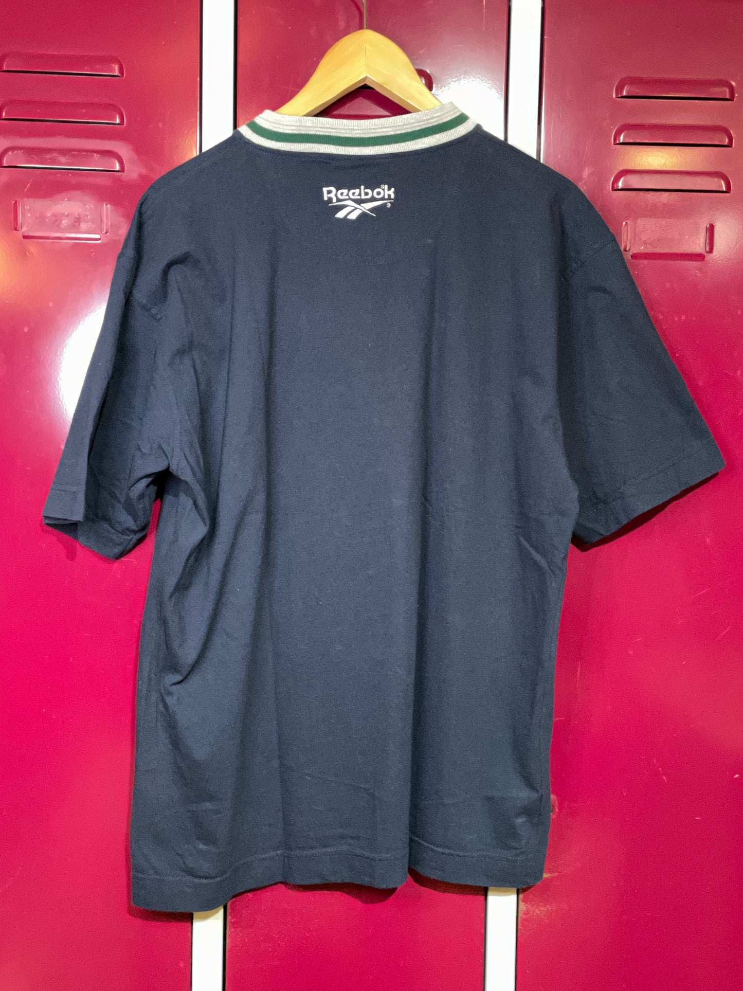 VINTAGE 90S REEBOK BASKETBALL T-SHIRT SZ: M