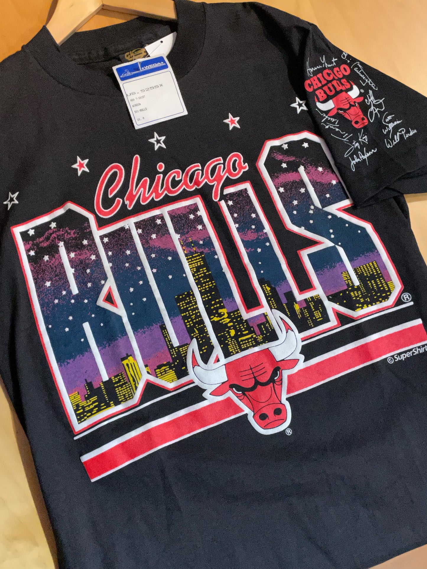 "DS" VINTAGE 90S CHICAGO BULLS WINDOW NBA T-SHIRT SZ: M