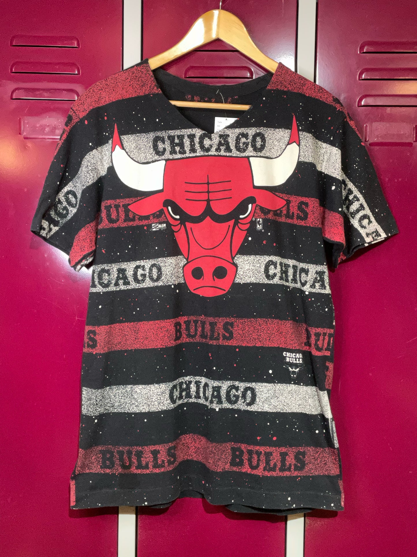 VINTAGE 90S SALEM SPORTWEAR CHICAGO BULLS NBA T-SHIRT SZ: L