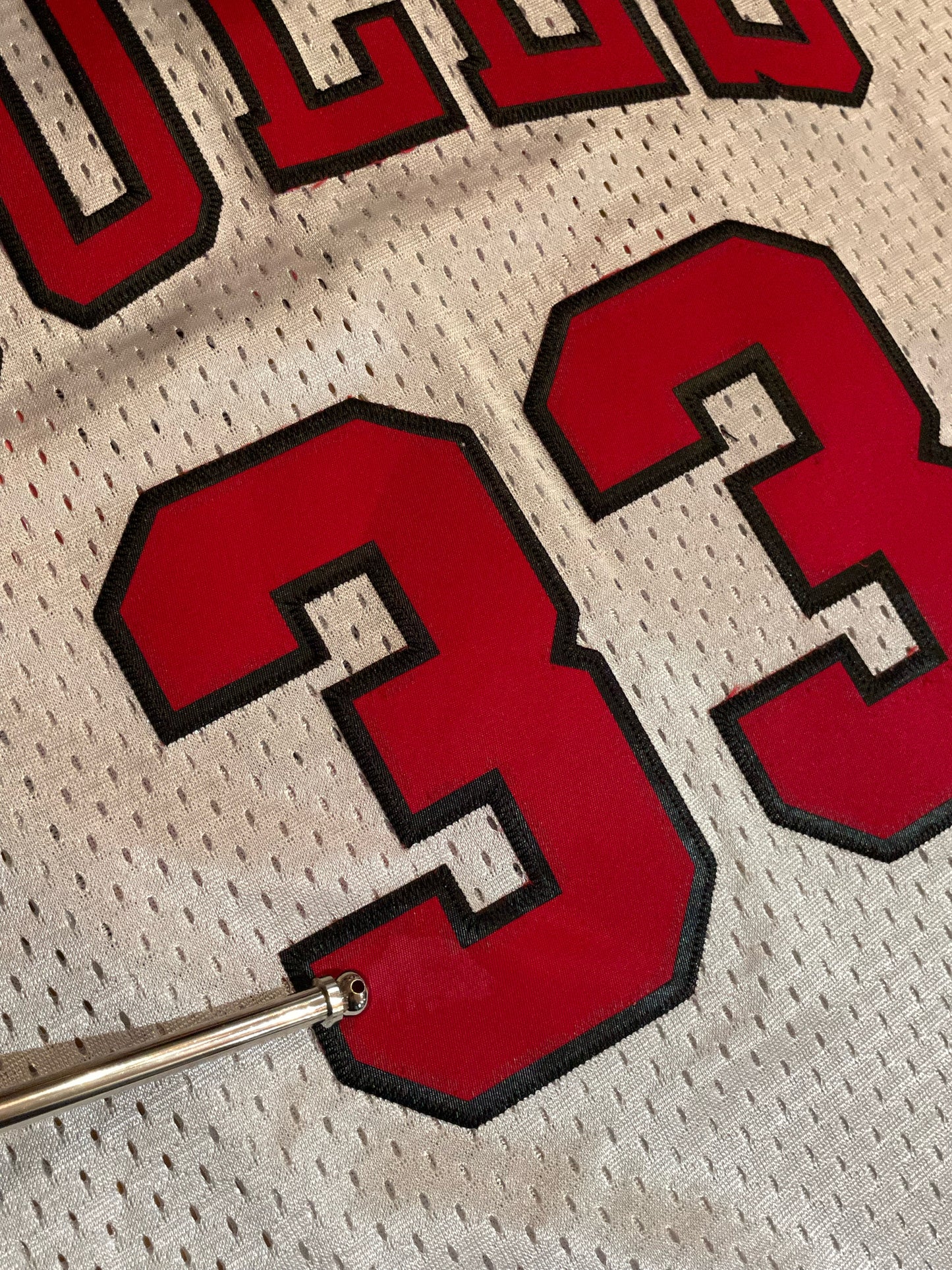 MITCHELL & NESS CHICAGO BULLS SCOTTIE PIPPEN SILVER NBA JERSEY SZ: L