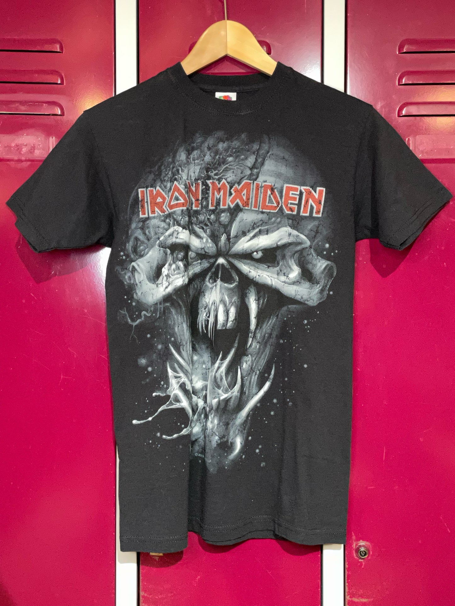 IRON MAIDEN 2010 MUSIC BAND T-SHIRT SZ: S