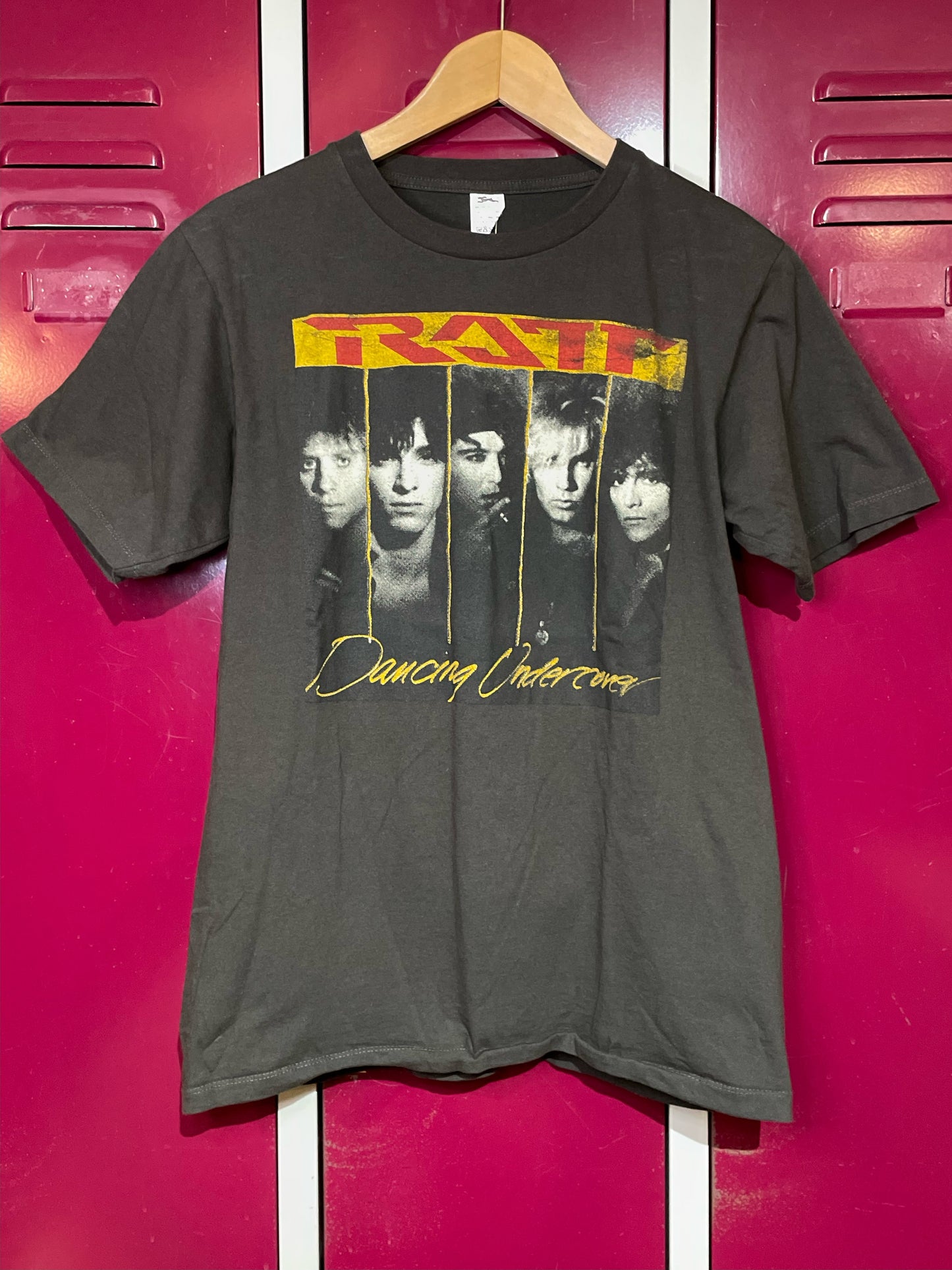 VINTAGE 00S RATT "DANCING UNDERCOVER" MUSIC BAND T-SHIRT SZ: L