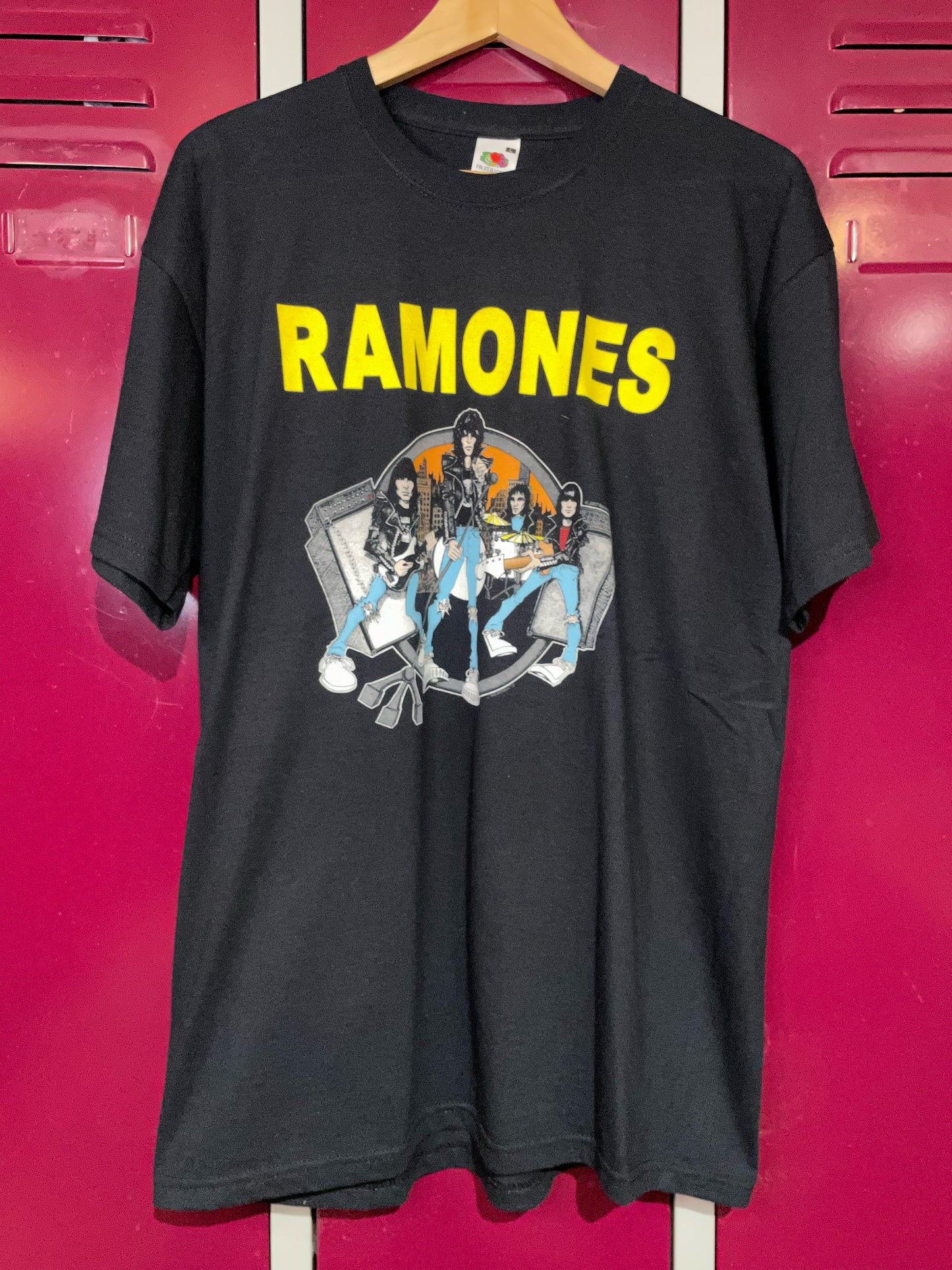 RAMONES "CARTOON" MUSIC BAND T-SHIRT SZ: L