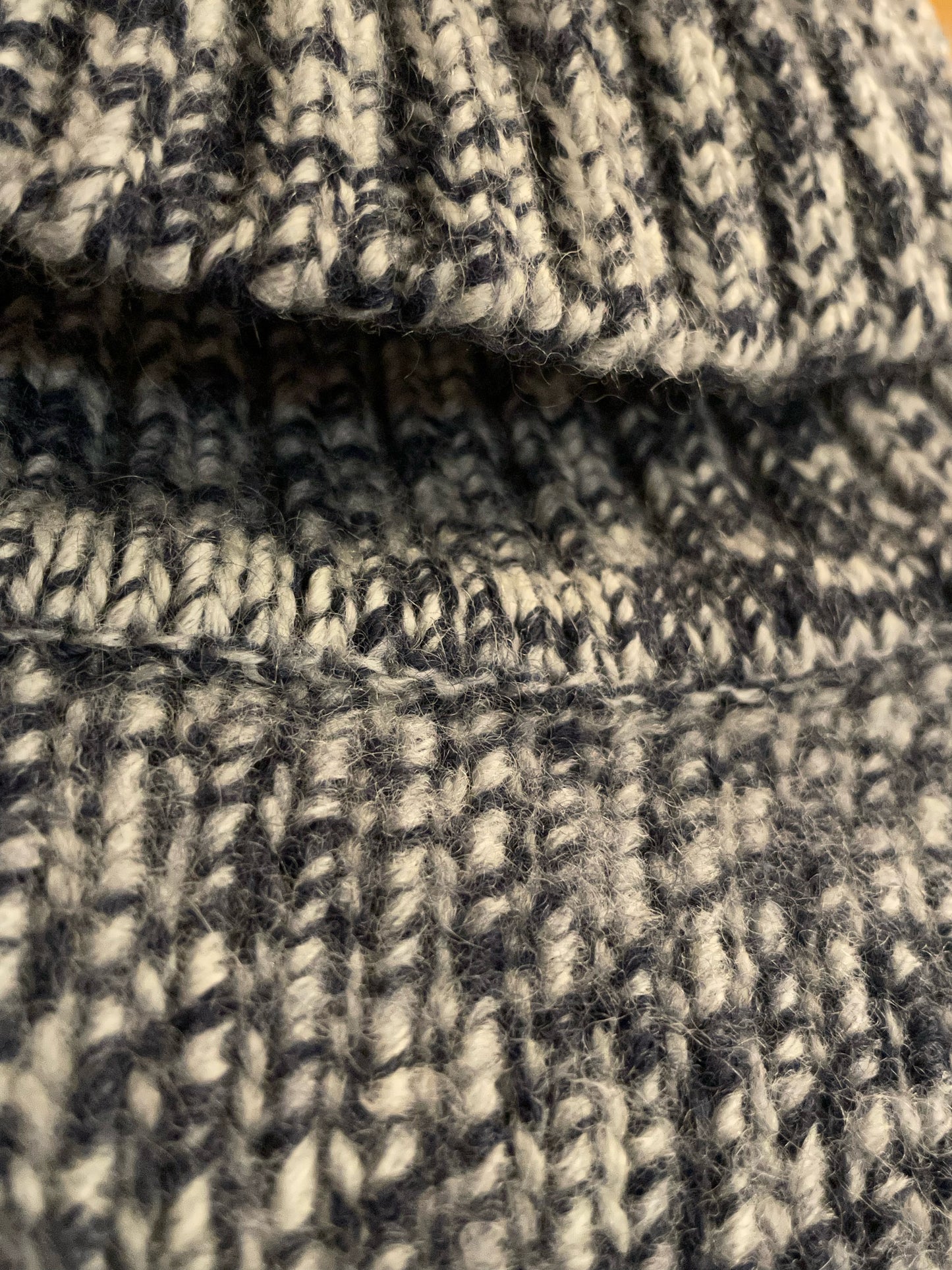 VINTAGE LEVI'S HIGH NECK PULLOVER SZ: M