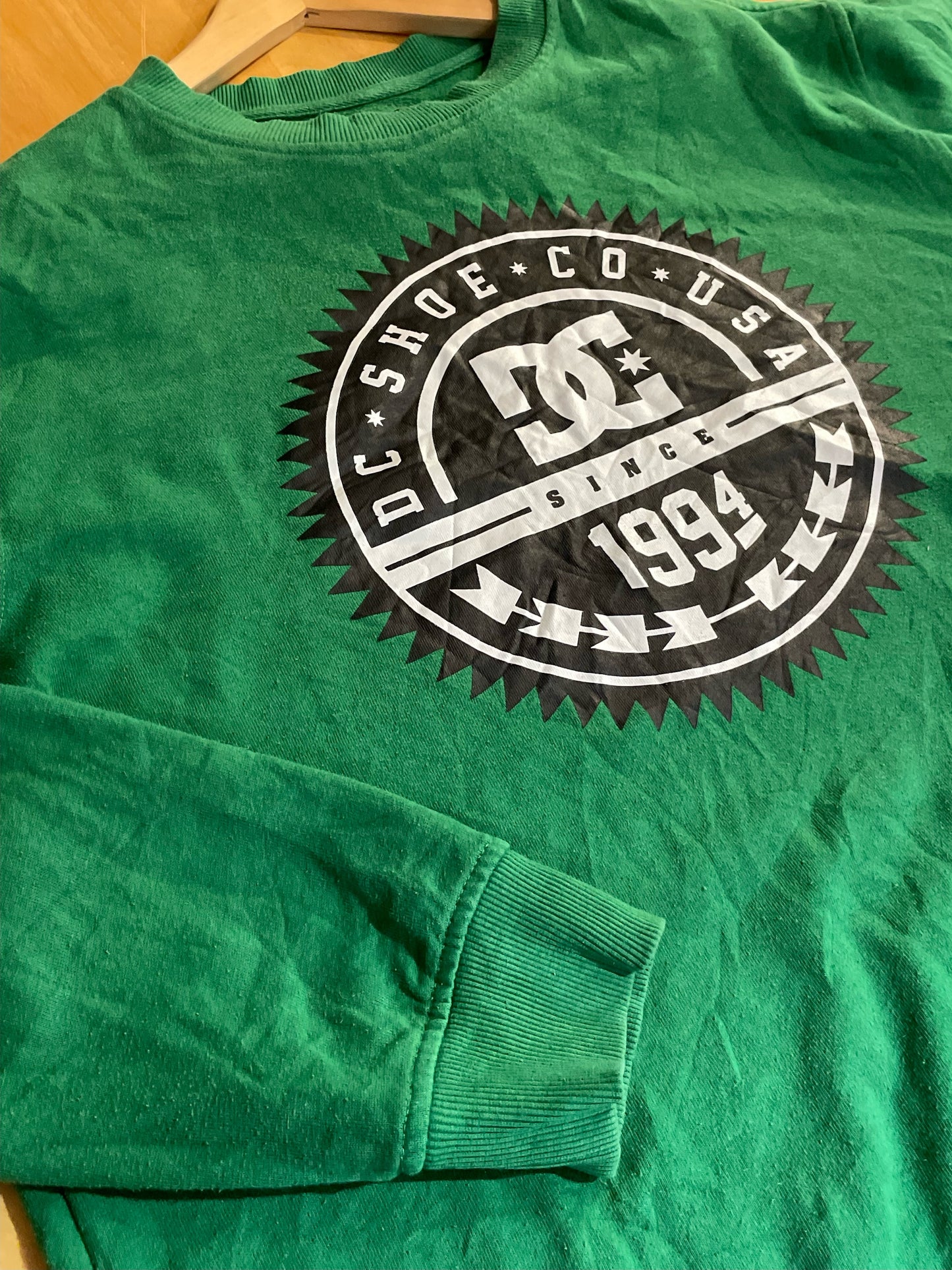 DC SHOE SKATEBOARD CREWNECK SWEATSHIRT SZ: XL