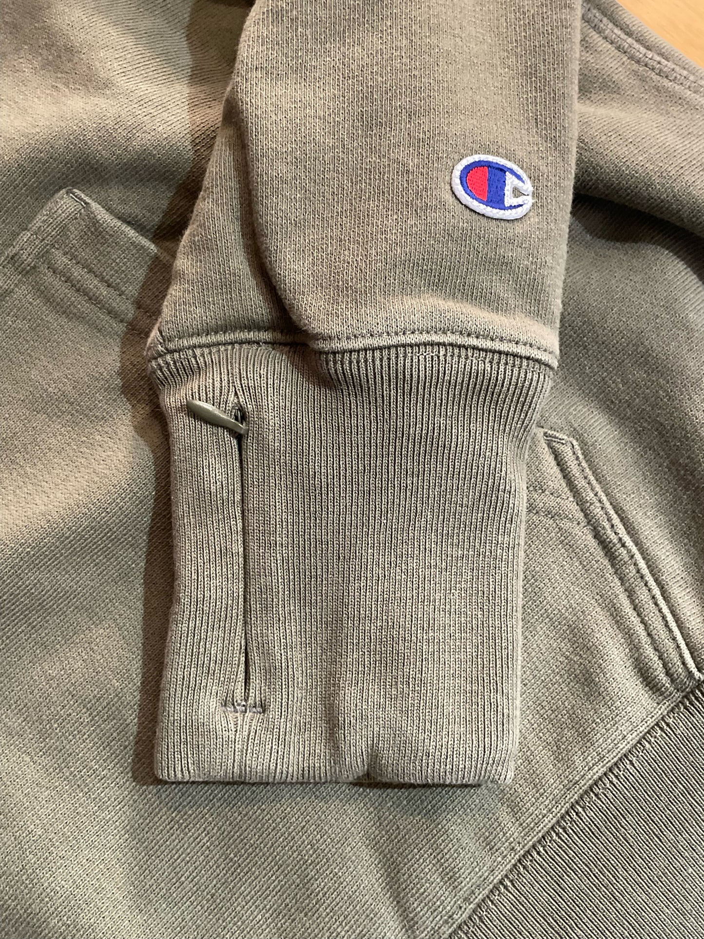 CHAMPION Kangaroo-pocket CREWNECK SWEATSHIRT SZ: M
