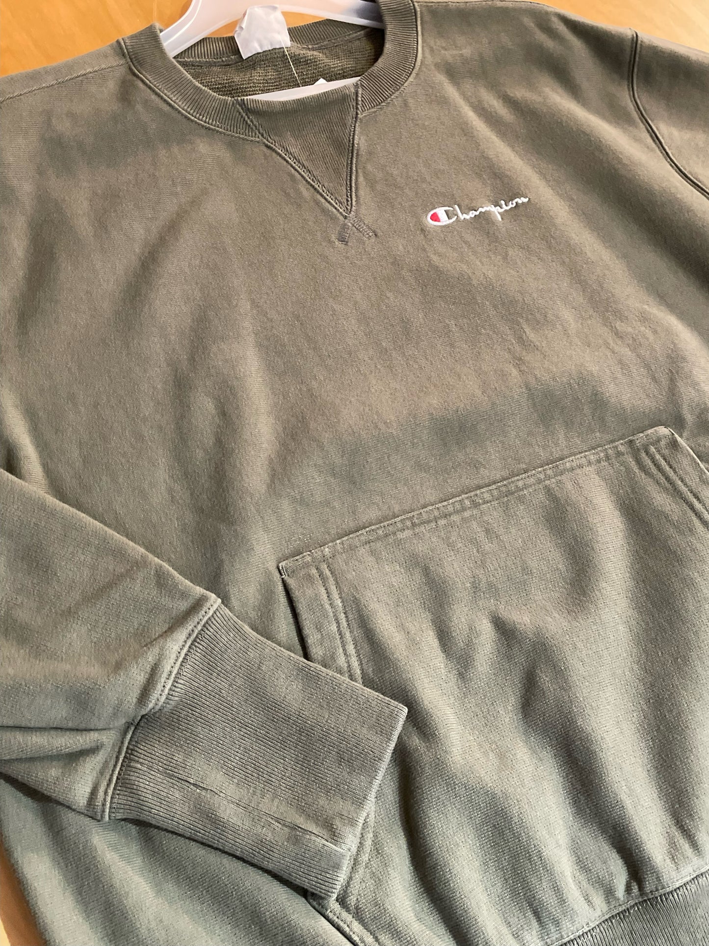 CHAMPION Kangaroo-pocket CREWNECK SWEATSHIRT SZ: M