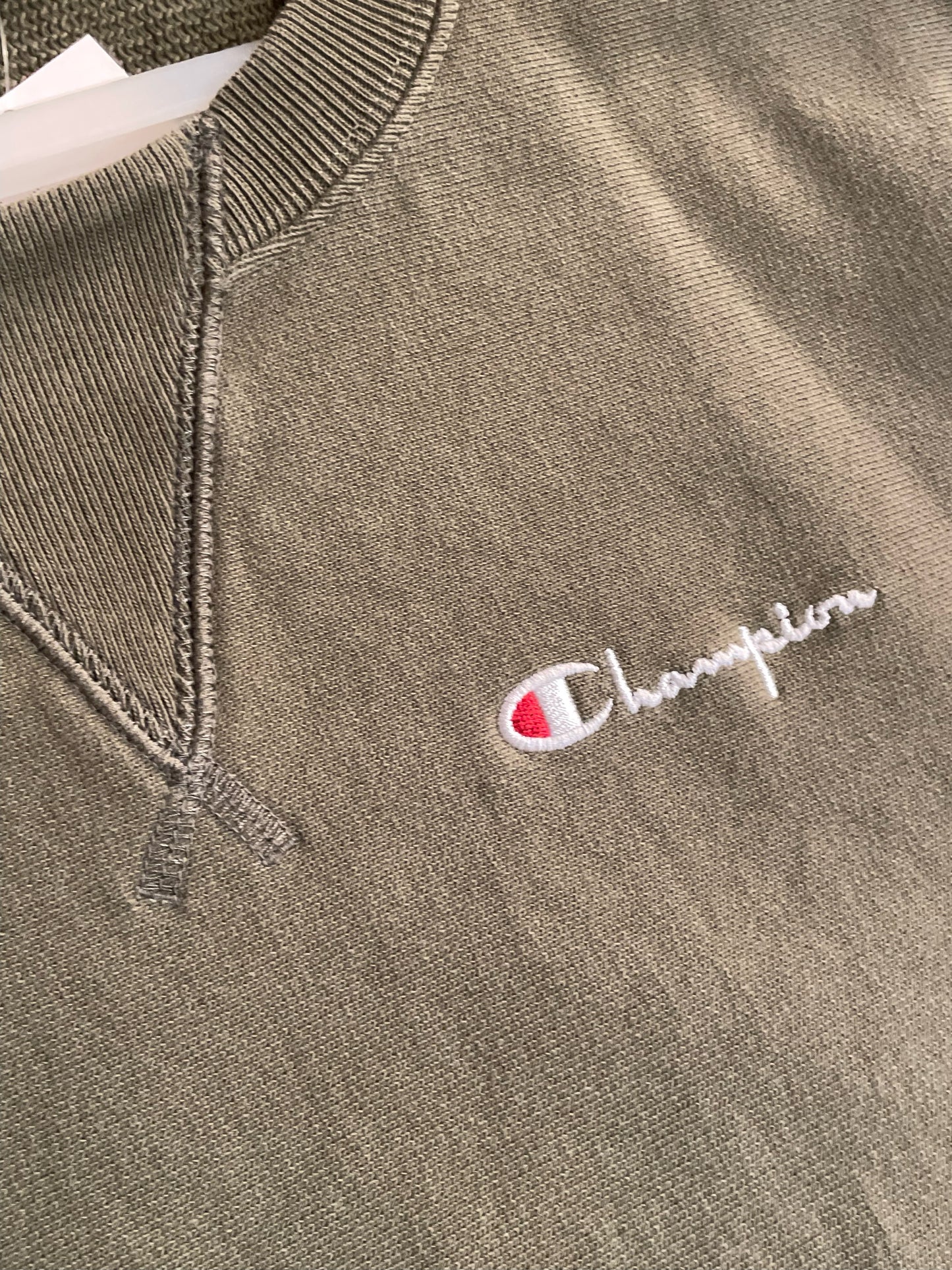 CHAMPION Kangaroo-pocket CREWNECK SWEATSHIRT SZ: M
